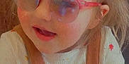 Mia a rejoint le concours — aidez-le/la à gagner de superbes lots ! accessories, applique, blonde, bodypart, child, earring, face, female, girl, glasses, hair, happy, head, jewelry, pattern, person, photography, portrait, smile, sunglasses