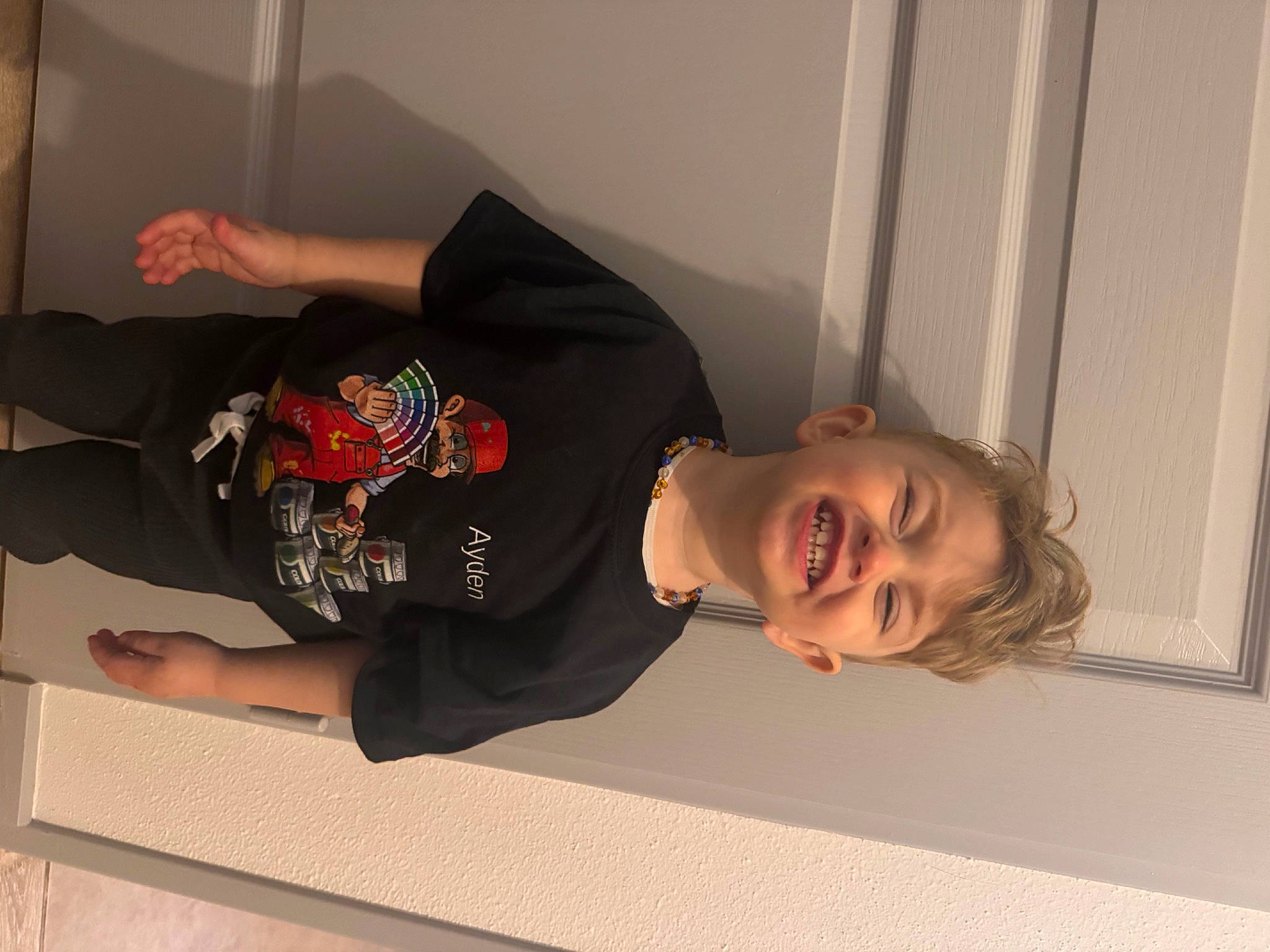 Ayden participe au concours pour gagner de l'argent avec cette photo : child, comfort, elbow, flooring, fun, joy, knee, person, room, sleeve, smile, t_shirt, thigh, toddler, wrist
