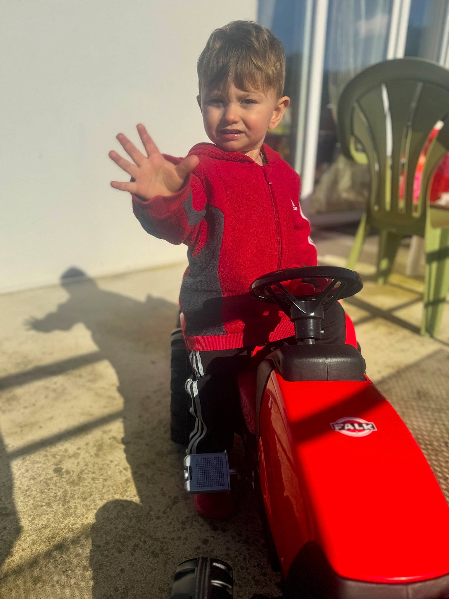 Ayden a rejoint le concours — aidez-le/la à gagner de superbes lots ! automotive_tire, automotive_wheel_system, baby, baby_toddler_clothing, chair, cleanliness, fender, fun, happy, lap, motor_vehicle, person, plant, recreation, riding_toy, sorrow, tire, toddler, travel, vehicle