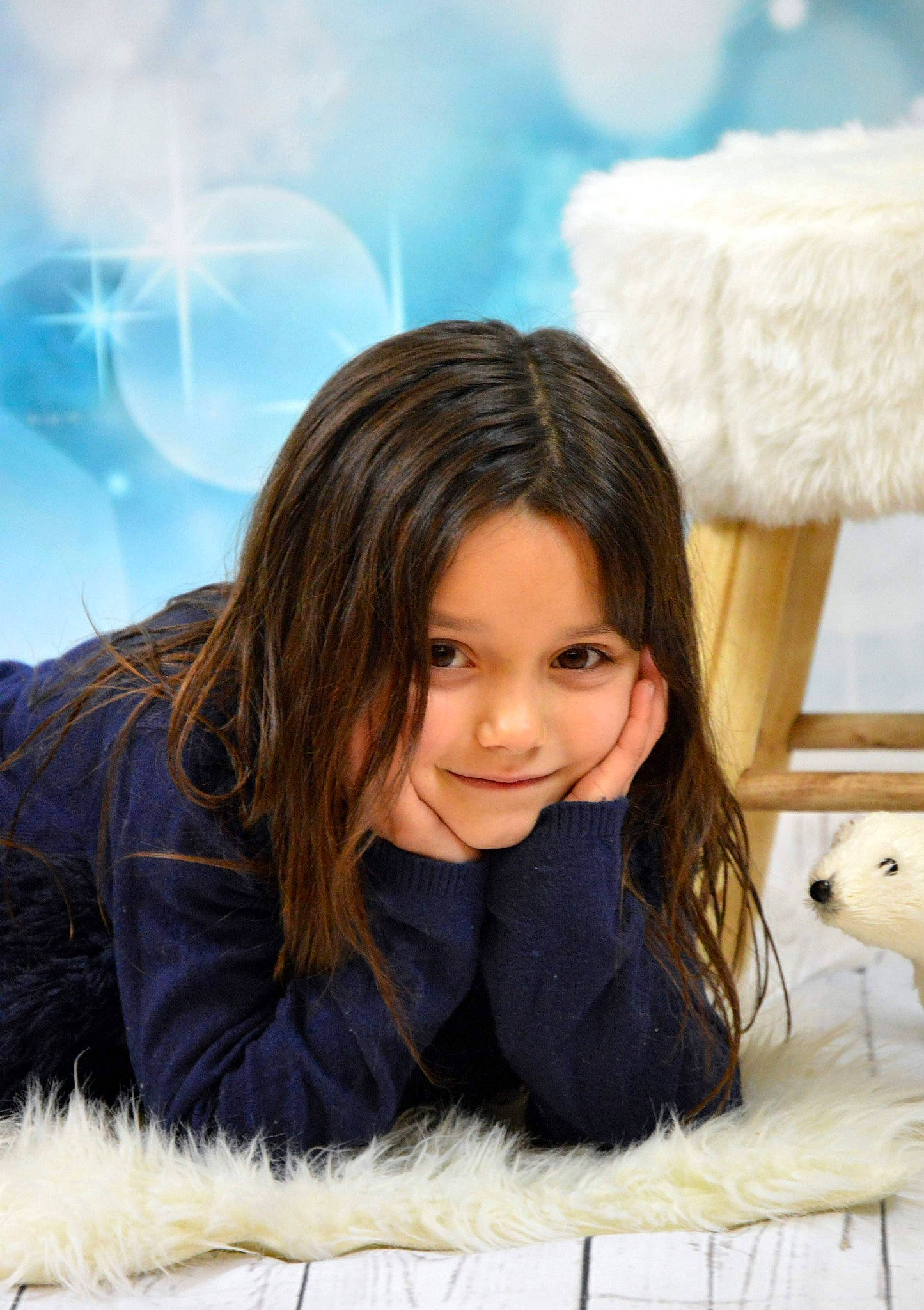 Typhaine a rejoint le concours — aidez-le/la à gagner de superbes lots ! bangs, beauty, black_hair, brown_hair, fur, girl, hairstyle, joy, long_hair, person, portrait, portrait_photography, smile