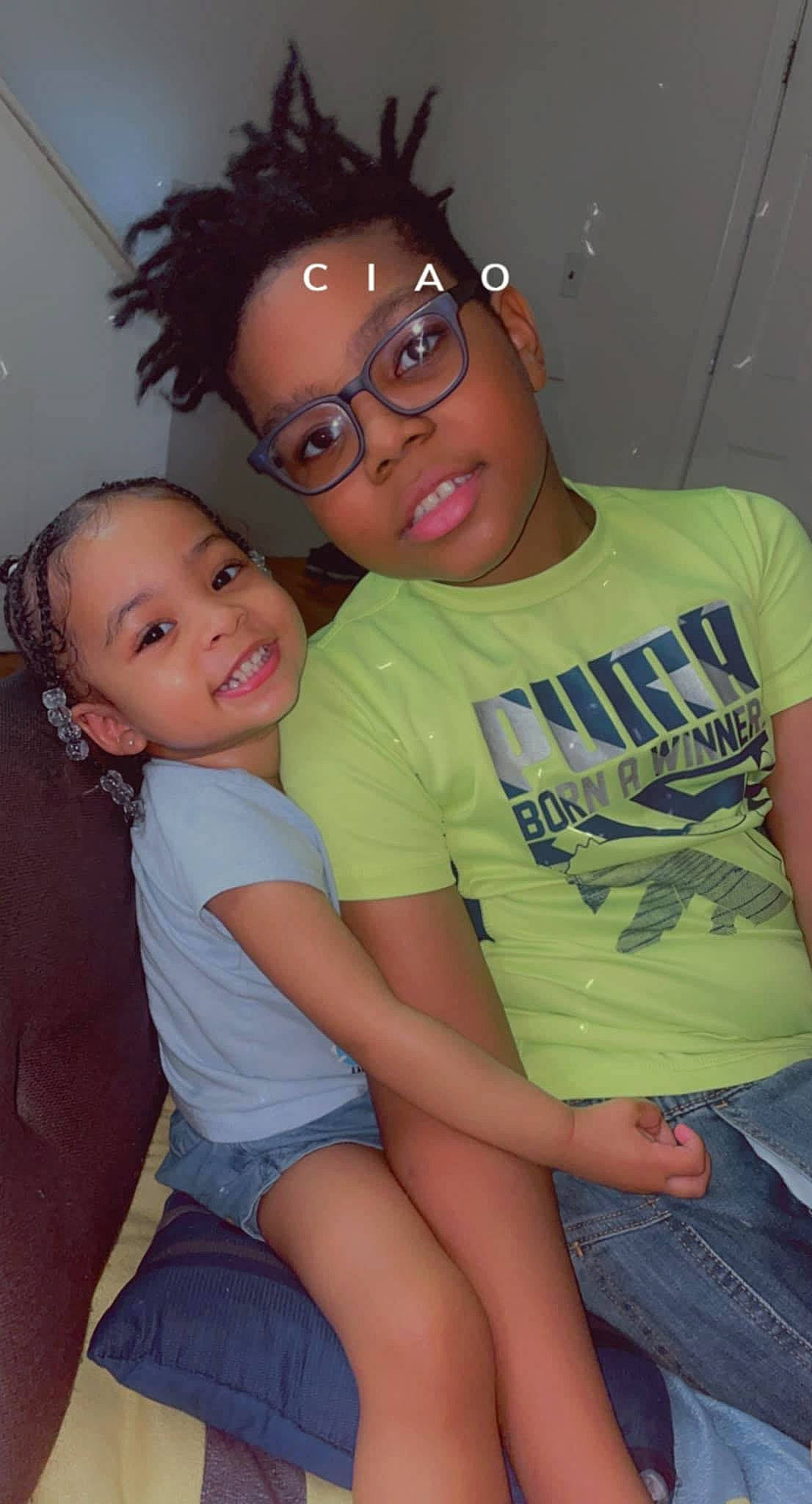 Israel is registered to the contest to win money with this photo: clothing, eye, face, facial_expression, fashion, glasses, hair, hairstyle, head, human_body, jeans, joint, joy, leg, mouth, muscle, organ, person, shorts, shoulder