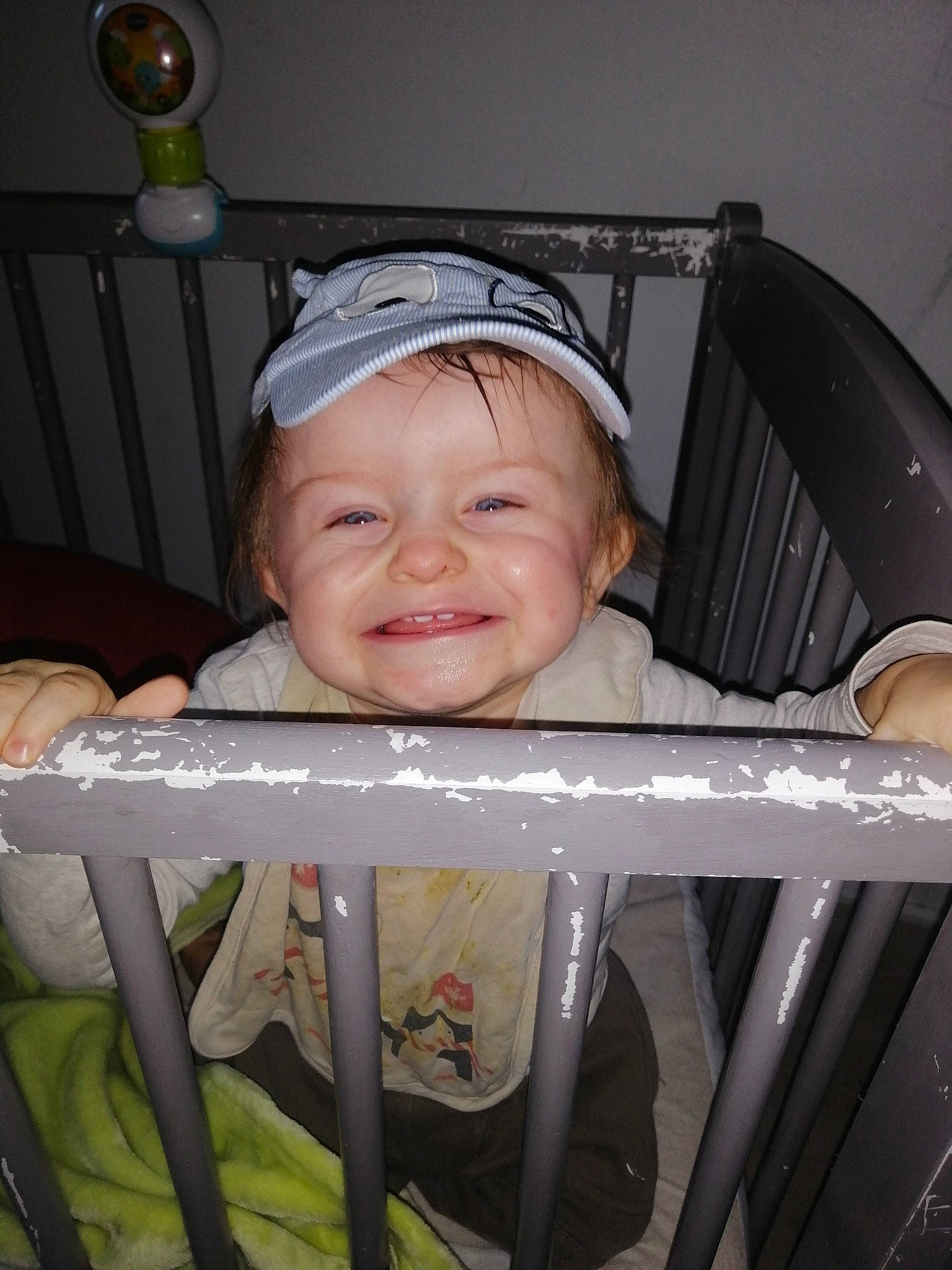 Mael participe au concours pour gagner de l'argent avec cette photo : baby, baby_laughing, baby_products, baby_safety, baby_toddler_clothing, cheek, child, comfort, ear, eye, facial_expression, infant_bed, joy, laugh, person, product, toddler