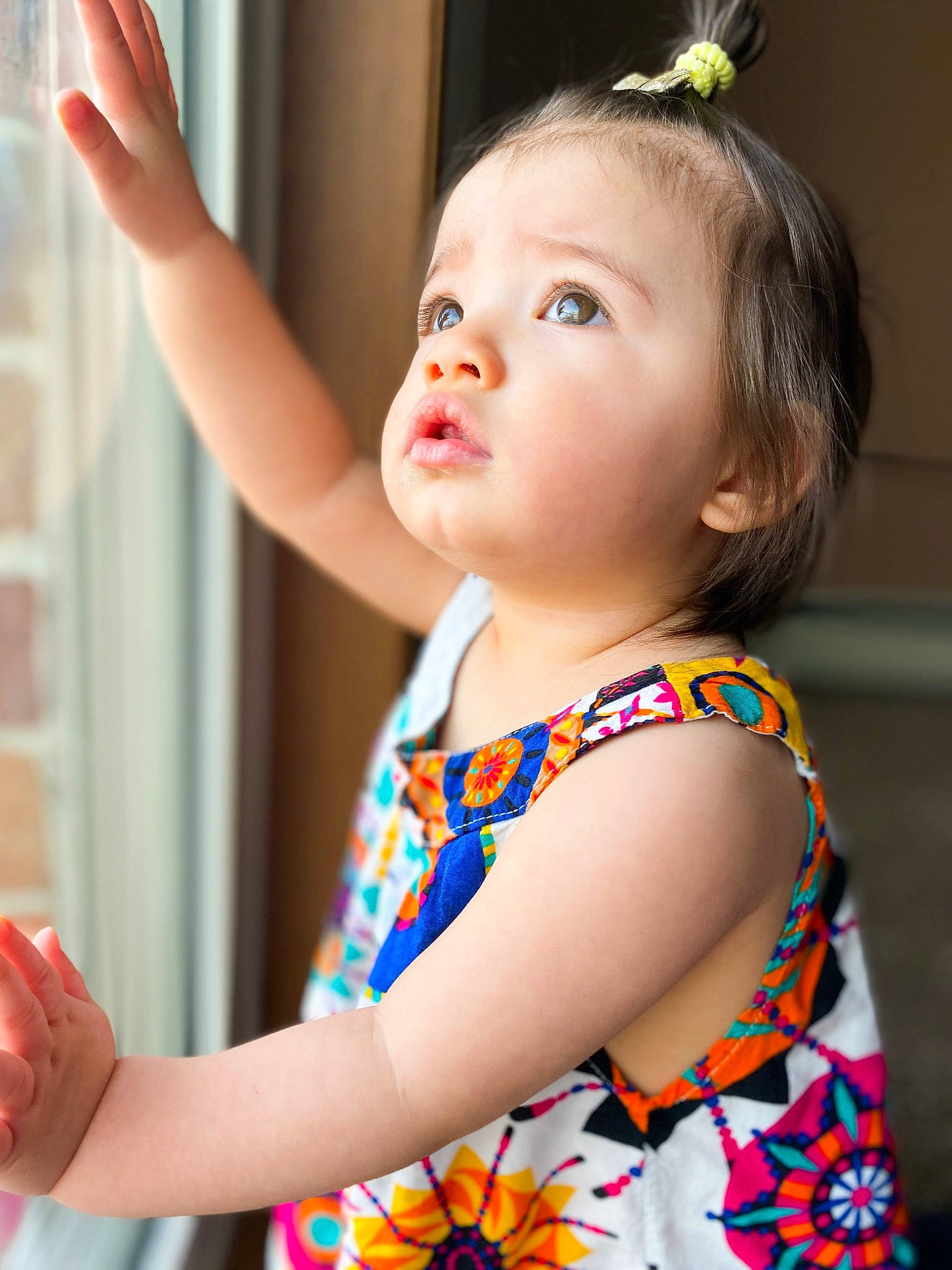 Esmeralda is registered to the contest to win money with this photo: baby, child, child_model, dress, hair_accessory, pattern, person, photography, skin, smile, toddler, yellow