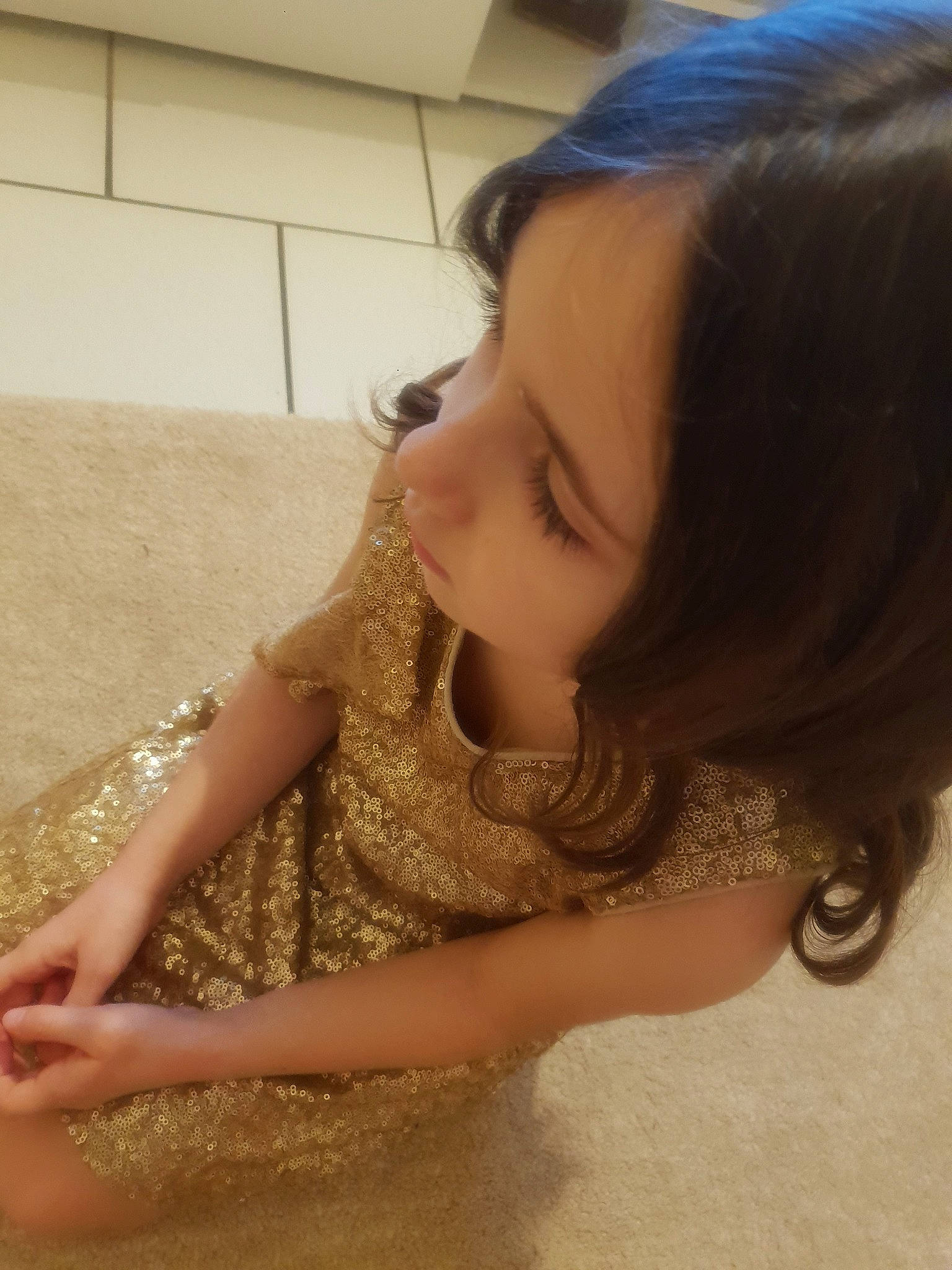 Lola a rejoint le concours — aidez-le/la à gagner de superbes lots ! beauty, body_jewelry, day_dress, embellishment, hairstyle, hand, jewellery, long_hair, nail, person, photography, skin