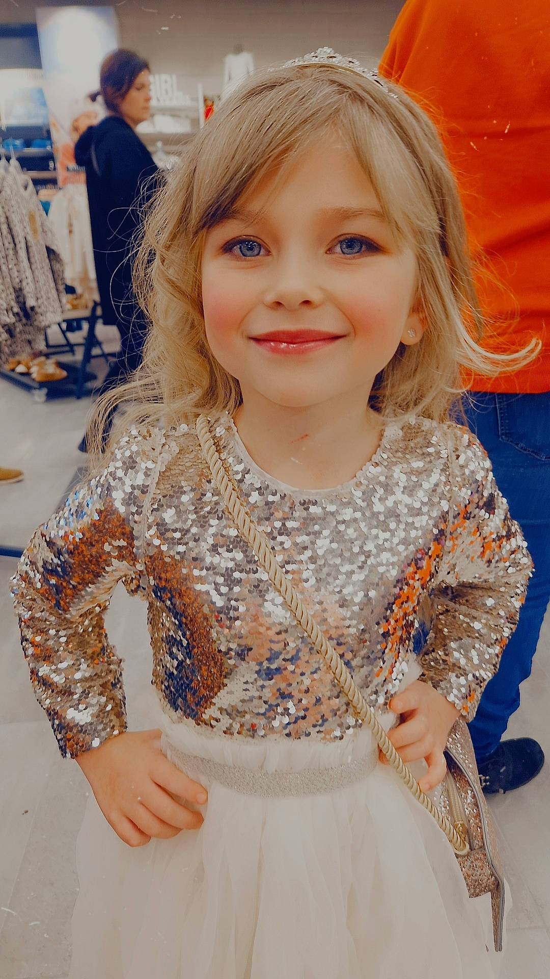 Lénna participe au concours pour gagner de l'argent avec cette photo : baby_toddler_clothing, blond, child, day_dress, embellishment, event, fashion, fashion_design, fun, hair, happy, head, iris, jewellery, joy, person, skin, sleeve, smile, toddler
