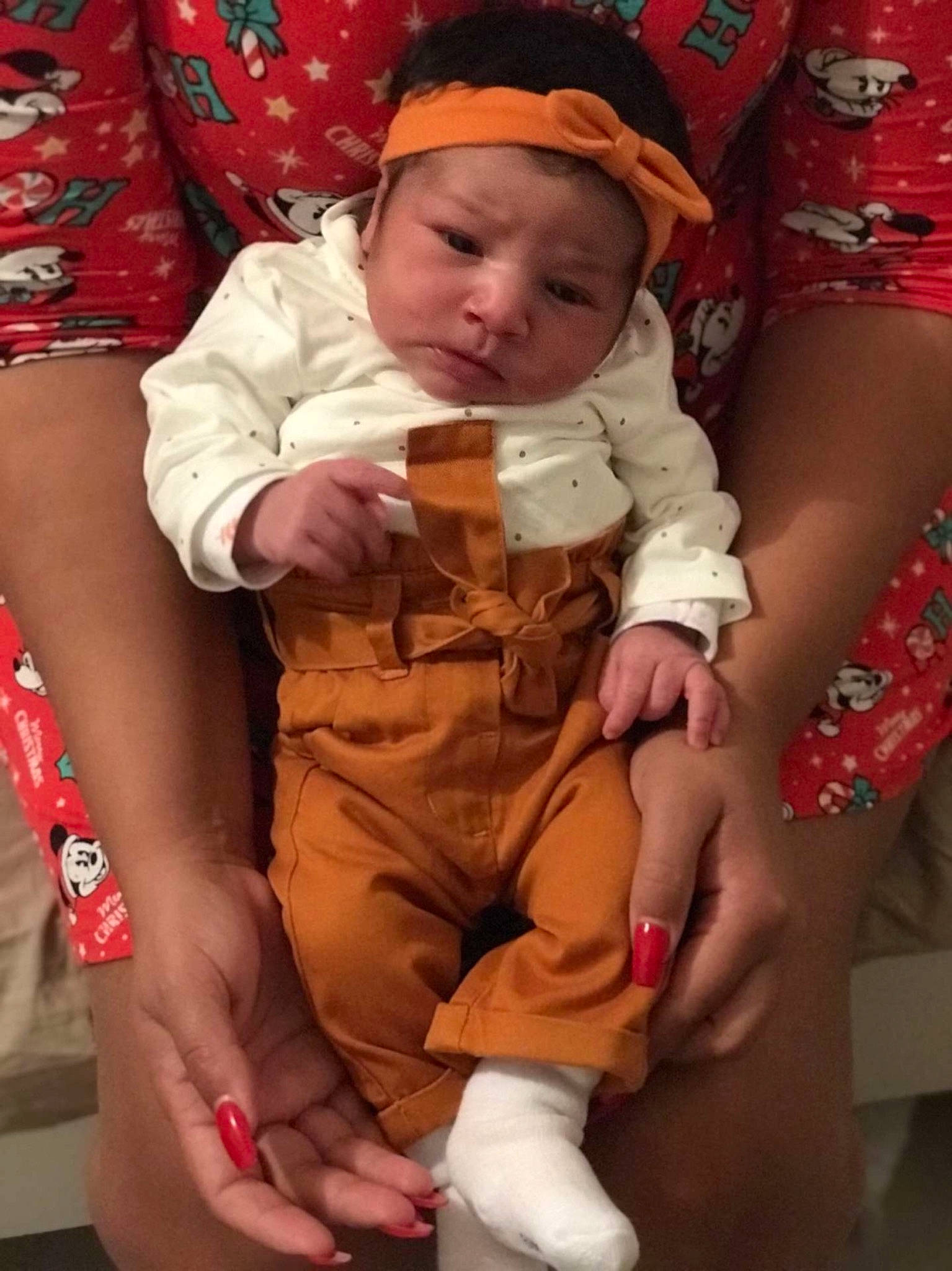 Linaya a rejoint le concours — aidez-le/la à gagner de superbes lots ! baby, child, headwear, leg, person, toddler