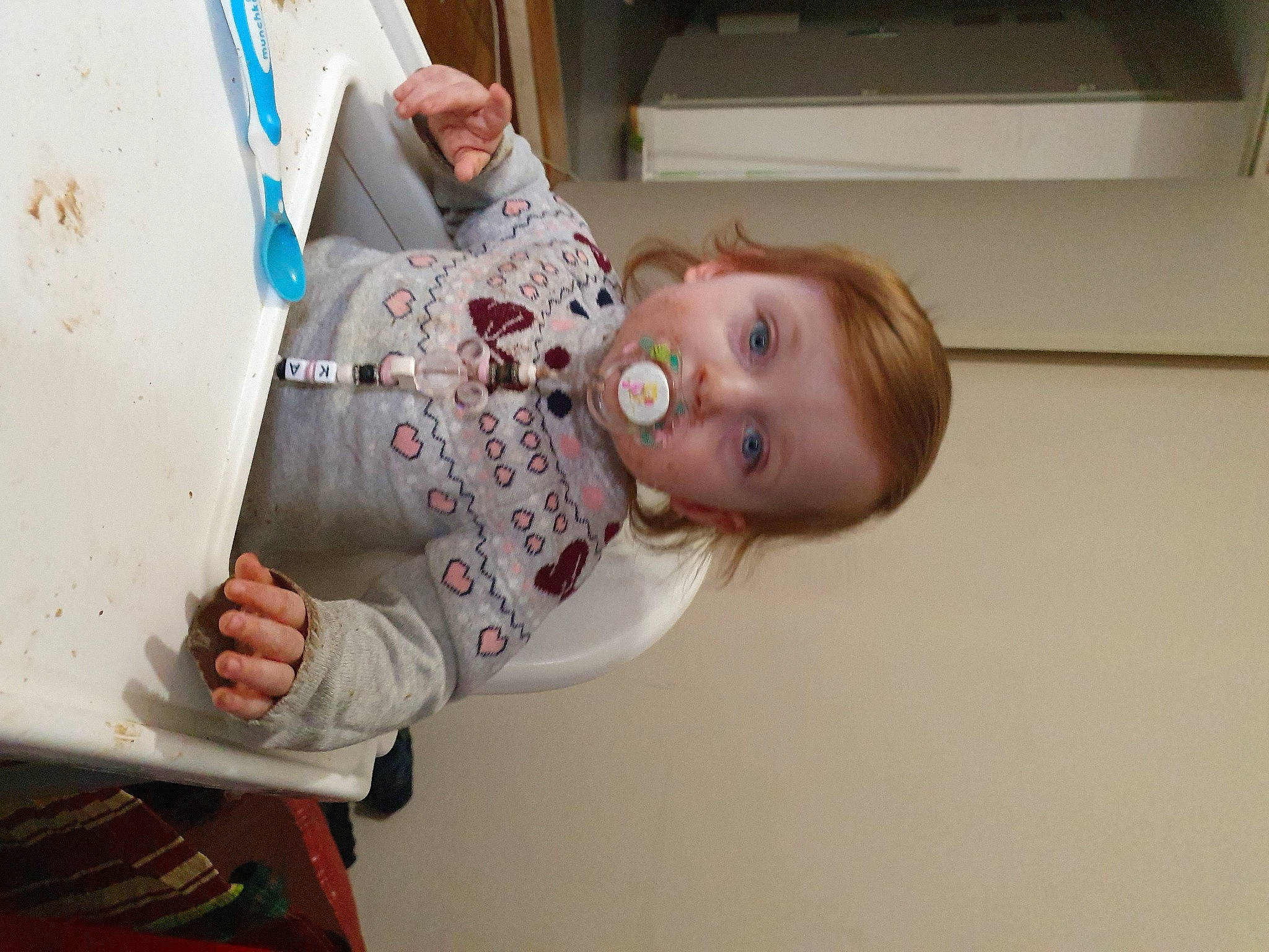 Karla participe au concours pour gagner de l'argent avec cette photo : arm, baby, child, elbow, fun, happy, person, play, refrigerator, room, smile, toddler, wood