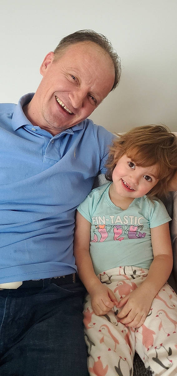 Aliya is registered to the contest to win money with this photo: arm, cheek, chin, eye, face, facial_expression, hand, happy, head, human, human_body, iris, joy, mouth, muscle, nose, organ, person, skin, sleeve