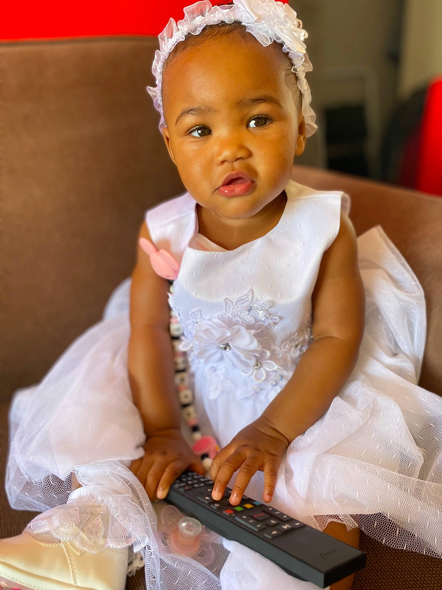 Taïnah a rejoint le concours — aidez-le/la à gagner de superbes lots ! baby, baby_toddler_clothing, beauty, bridal_clothing, child, computer_keyboard, dress, event, eye, face, flash_photography, formal_wear, hair, happy, head, iris, organ, person, skin, toddler