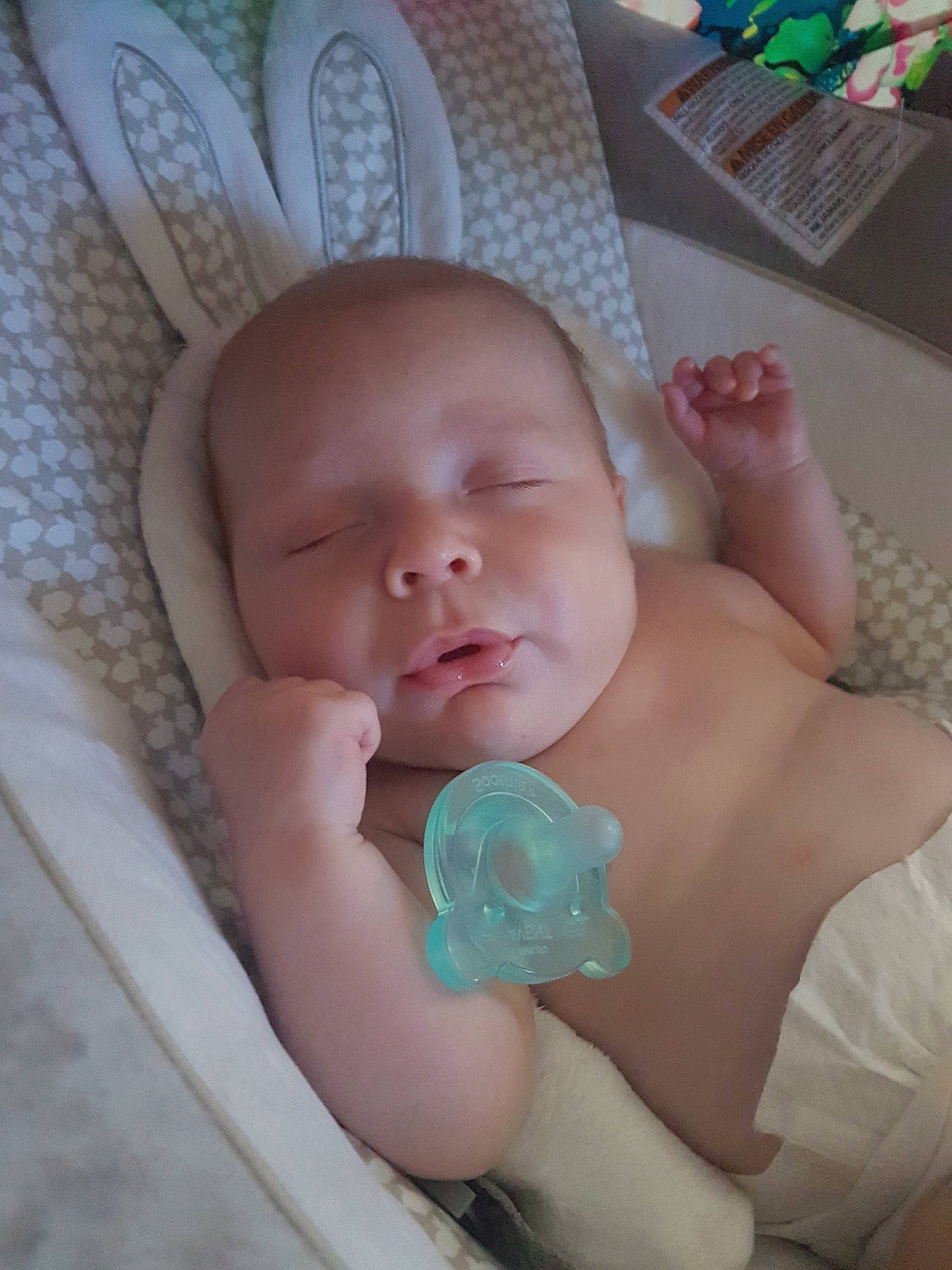 Haydan a rejoint le concours — aidez-le/la à gagner de superbes lots ! baby, child, finger, hand, mouth, person, product, skin