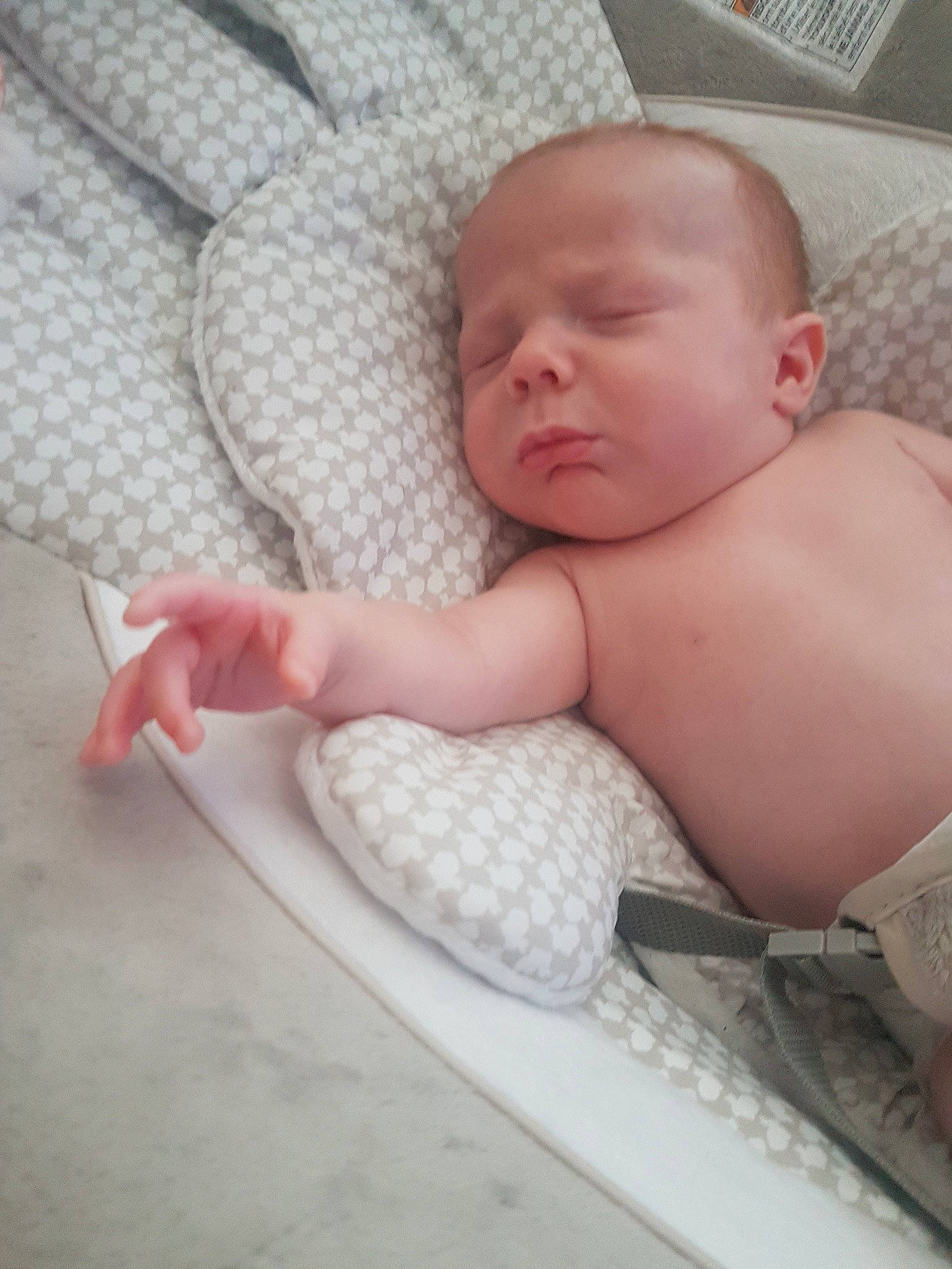 Haydan participe au concours pour gagner de l'argent avec cette photo : baby, baby_safety, baby_sleeping, birth, child, nap, person, skin, sleep, toddler