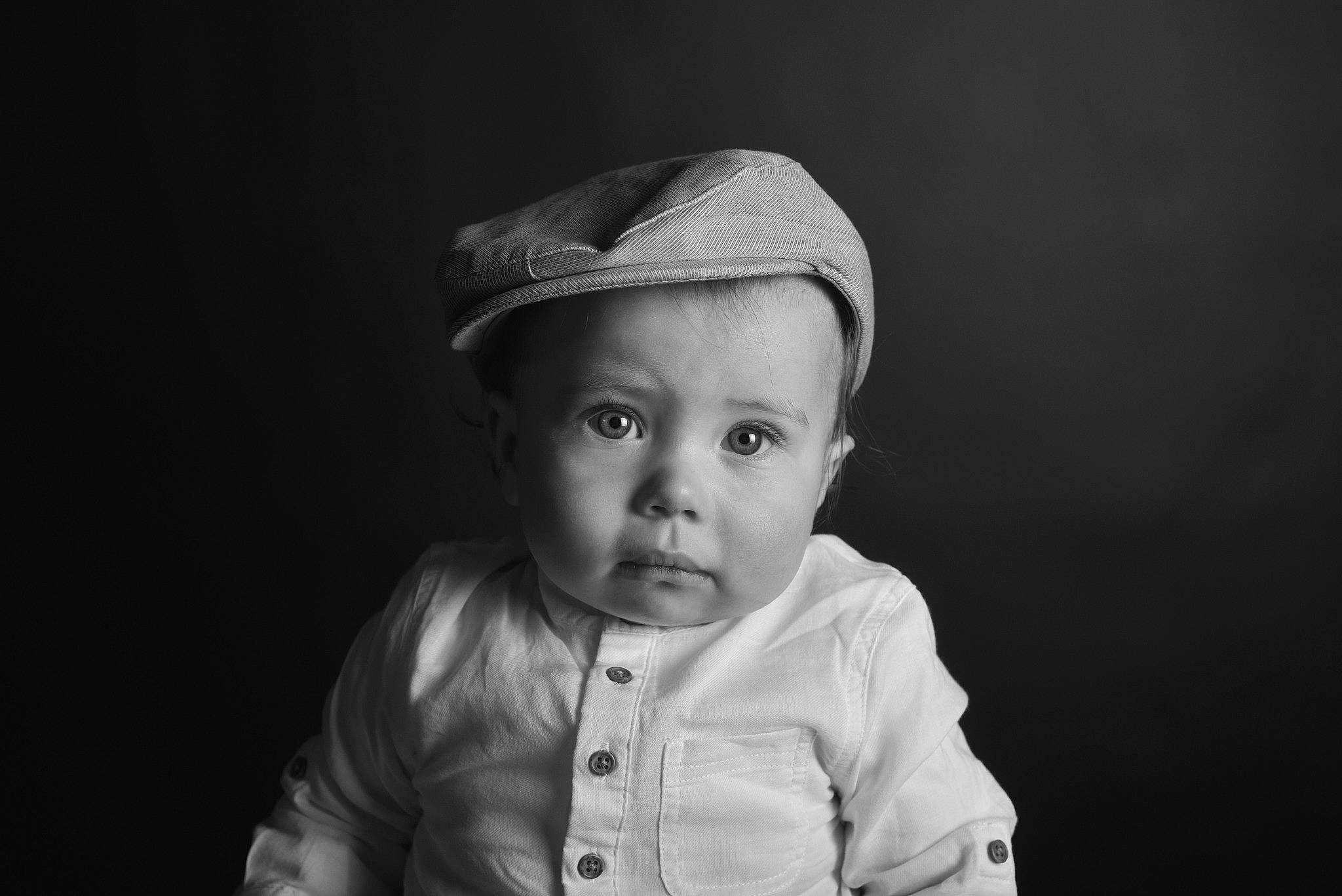Ewenn participe au concours pour gagner de l'argent avec cette photo : black, black_and_white, cheek, child, eye, face, head, human, lip, male, monochrome, monochrome_photography, people, person, photograph, photography, portrait, skin, standing, toddler