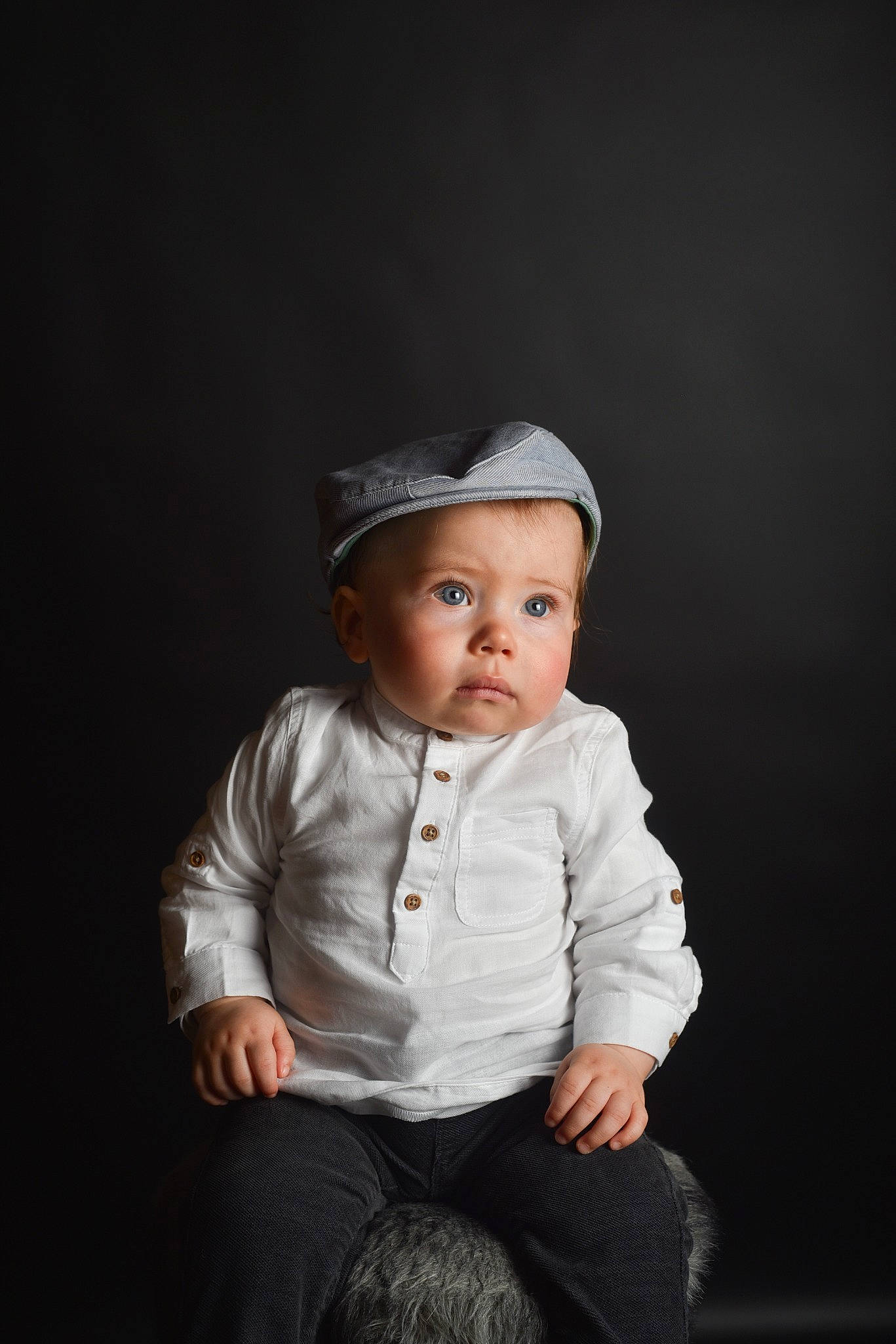 Ewenn participe au concours pour gagner de l'argent avec cette photo : baby, black, cheek, child, child_model, flash_photography, head, headgear, person, photo_shoot, photograph, photography, portrait, portrait_photography, sitting, sleeve, smile, standing, toddler, white