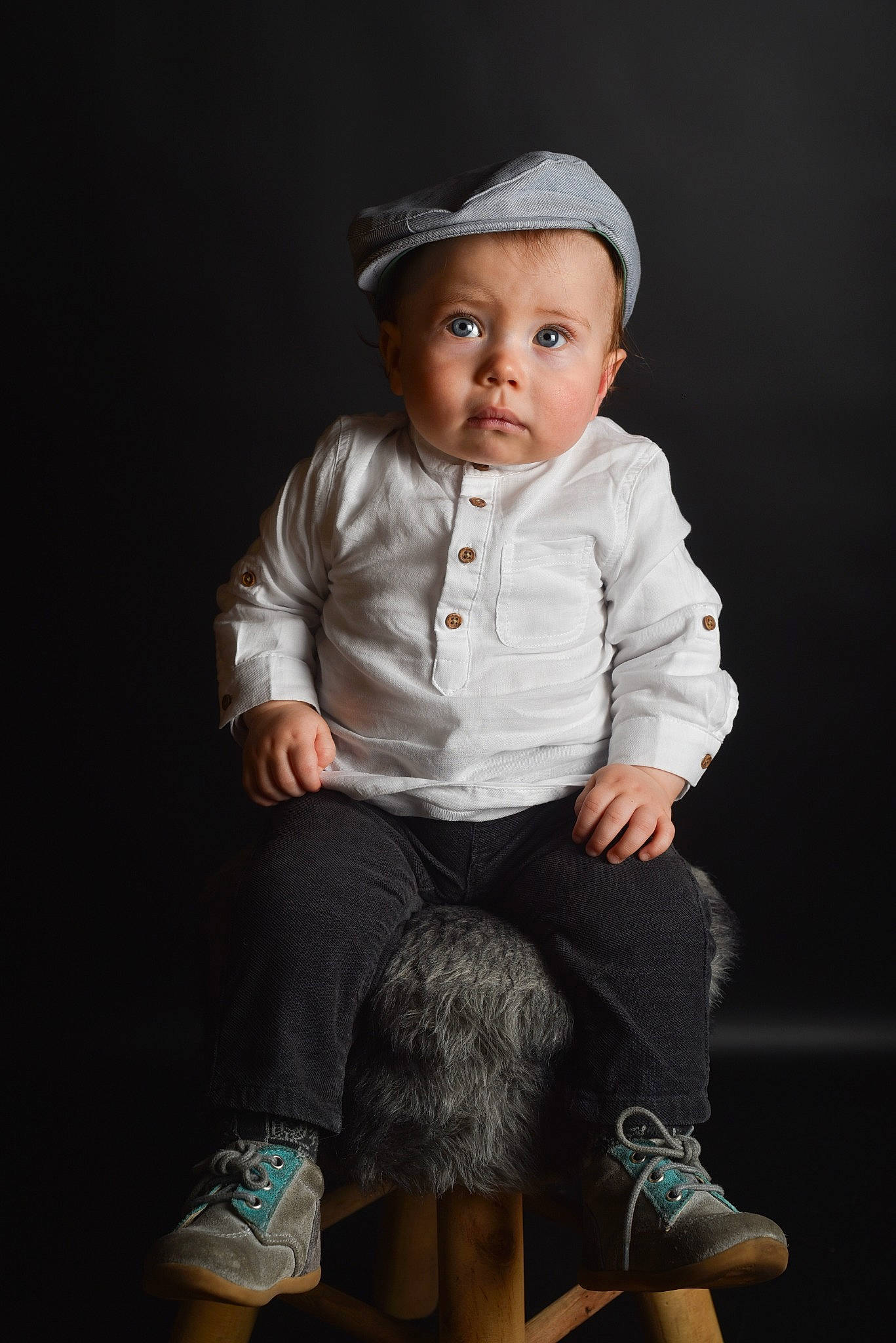 Ewenn participe au concours pour gagner de l'argent avec cette photo : baby, blue, cheek, child, child_model, flash_photography, headgear, male, person, photo_shoot, photography, portrait, portrait_photography, sitting, skin, sleeve, smile, standing, stock_photography, toddler