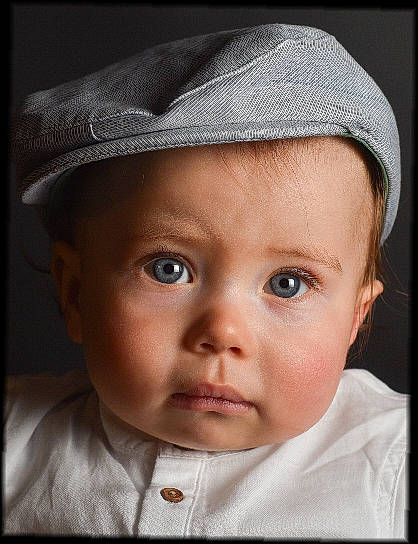 Ewenn a rejoint le concours — aidez-le/la à gagner de superbes lots ! baby, beige, cheek, child, child_model, close_up, face, hat, head, headgear, lip, nose, person, photograph, photography, portrait, portrait_photography, skin, smile, stock_photography