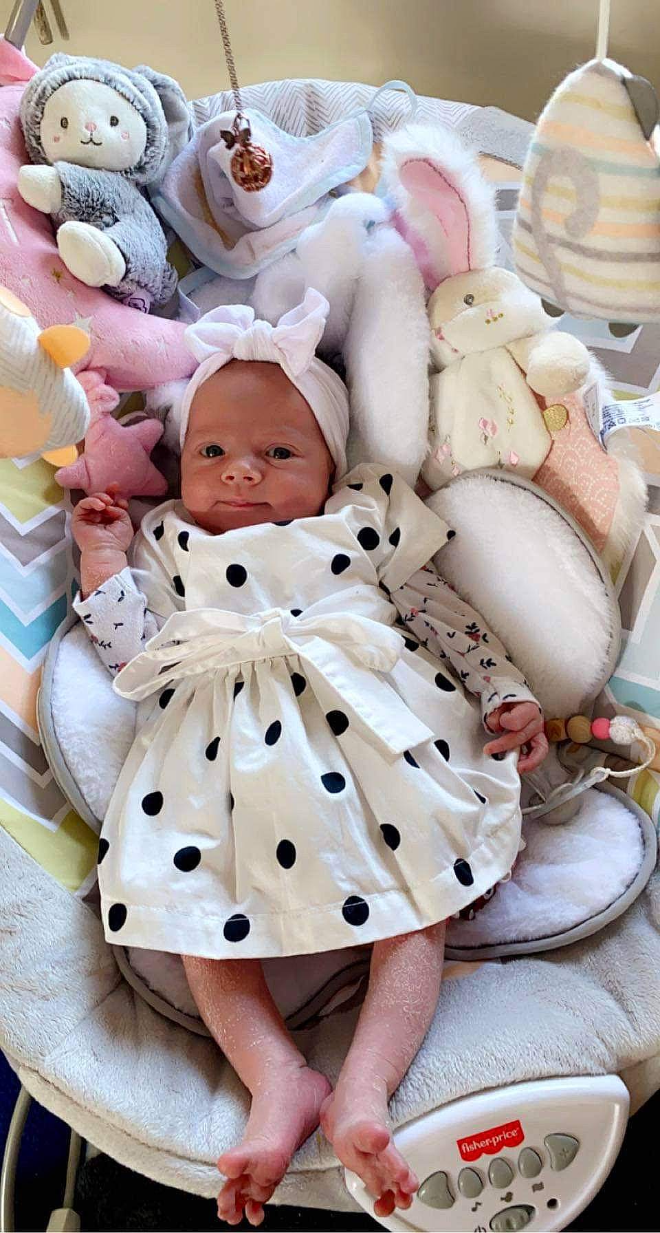 Carla a rejoint le concours — aidez-le/la à gagner de superbes lots ! baby, baby_products, baby_sleeping, baby_toddler_clothing, cheek, child, comfort, day_dress, fashion_accessory, fur, linens, pattern, person, pink, plush, skin, sleeve, stuffed_toy, toddler, toy