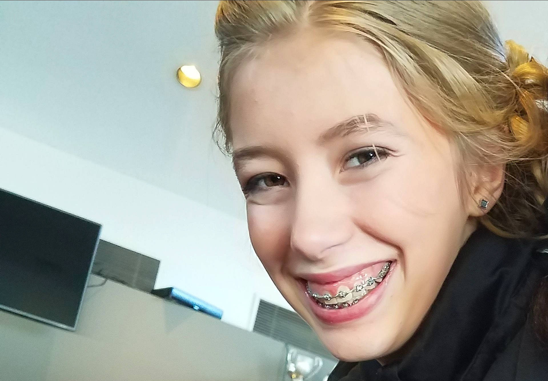 Ashlynn is registered to the contest to win money with this photo: beauty, blond, cheek, chin, eye, eyebrow, face, facial_expression, forehead, hair, hairstyle, head, jaw, joy, lip, mouth, nose, organ, person, skin