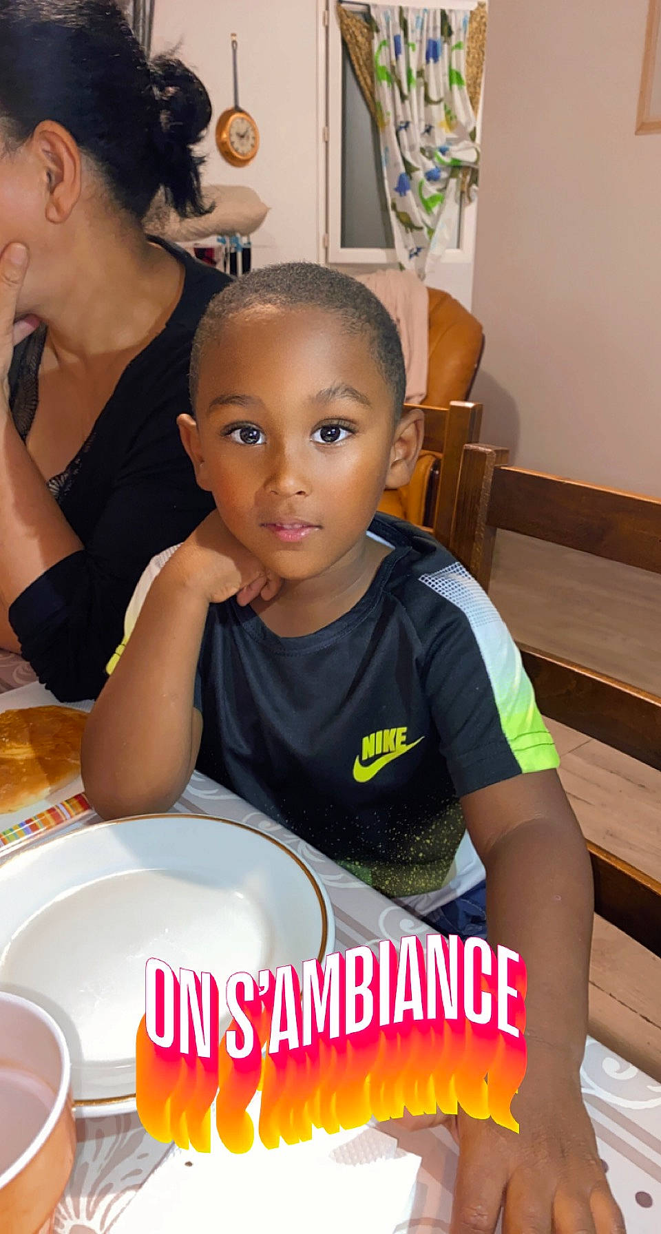 Ayden participe au concours pour gagner de l'argent avec cette photo : chair, child, face, flooring, food, fun, hairstyle, happy, head, jewellery, leisure, person, plate, room, sitting, skin, t_shirt, table, tableware, toddler