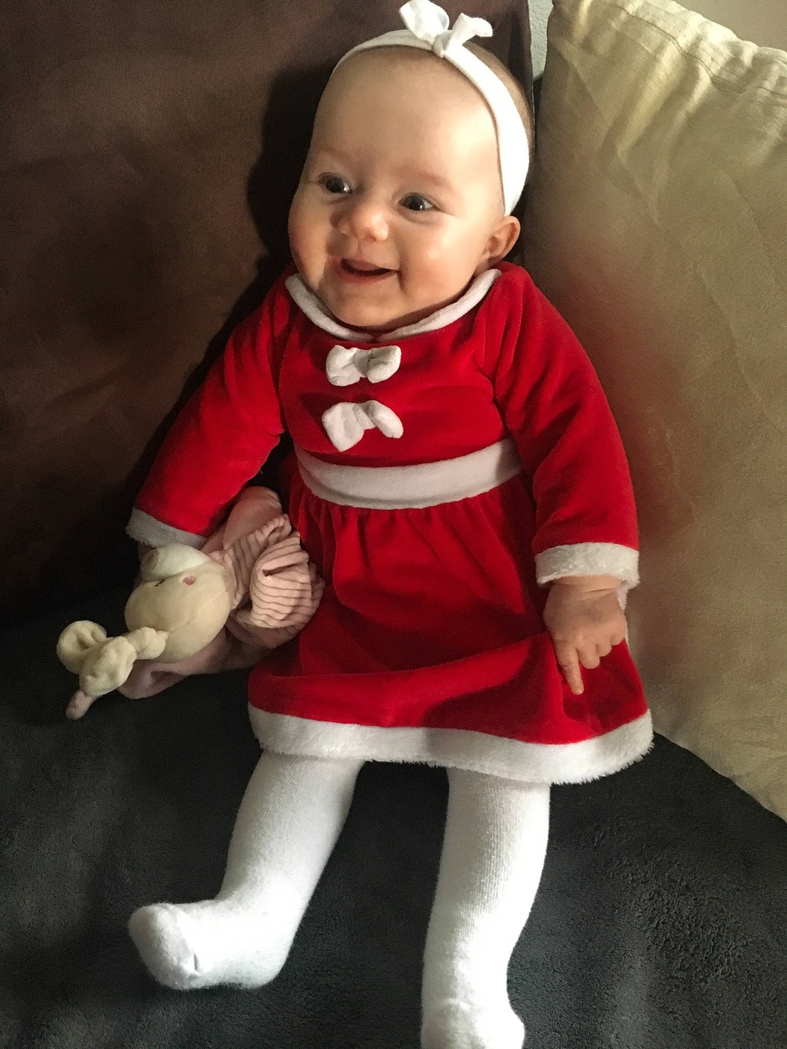 Alice participe au concours pour gagner de l'argent avec cette photo : child, christmas, costume, doll, girl, infant, outerwear, person, product, red, skin, textile, toddler, white