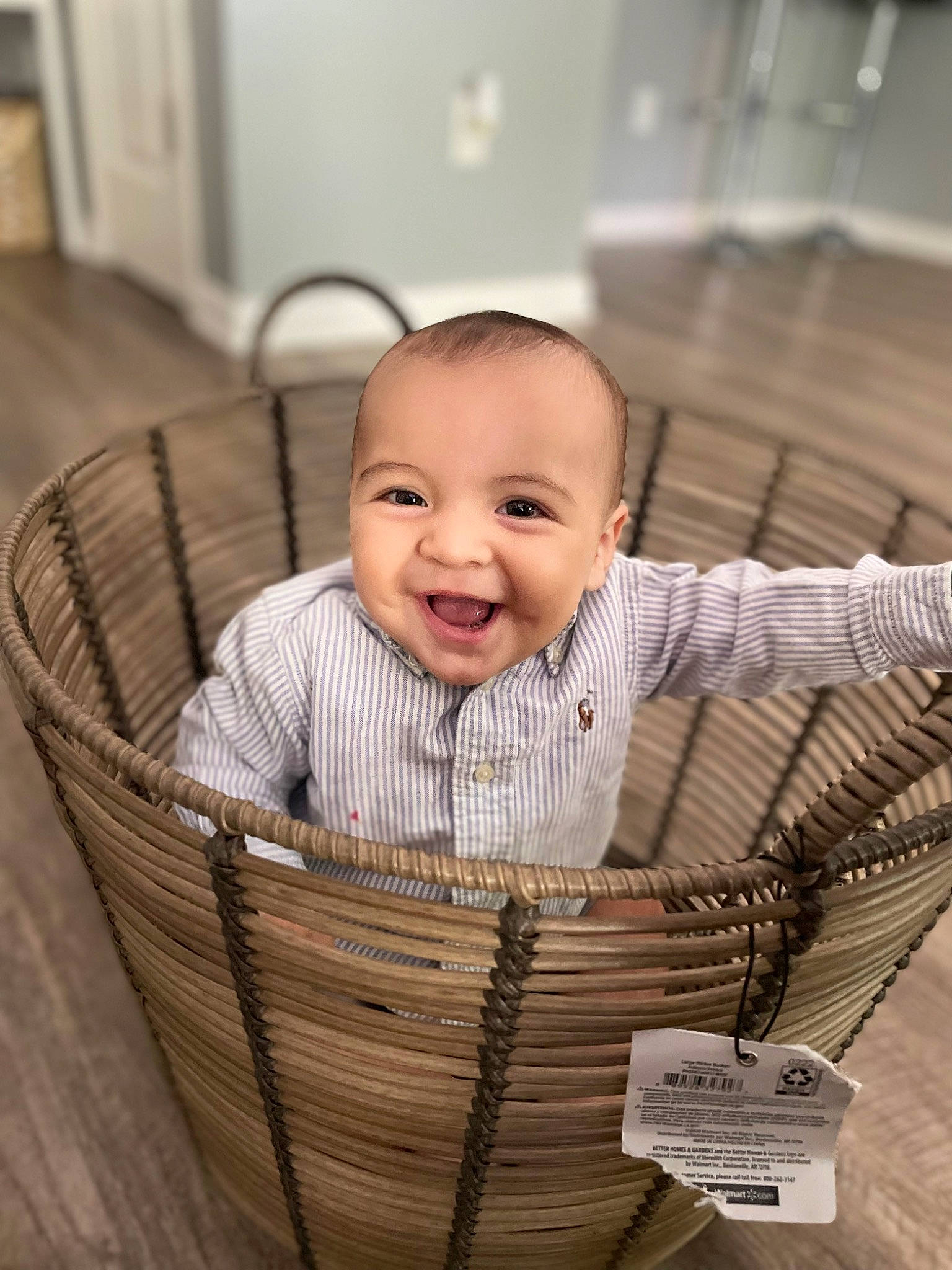 Lucas is registered to the contest to win money with this photo: baby, baby_toddler_clothing, basket, cheek, child, comfort, eye, face, facial_expression, flooring, happy, infant_bed, joy, person, sitting, skin, sleeve, smile, storage_basket, toddler
