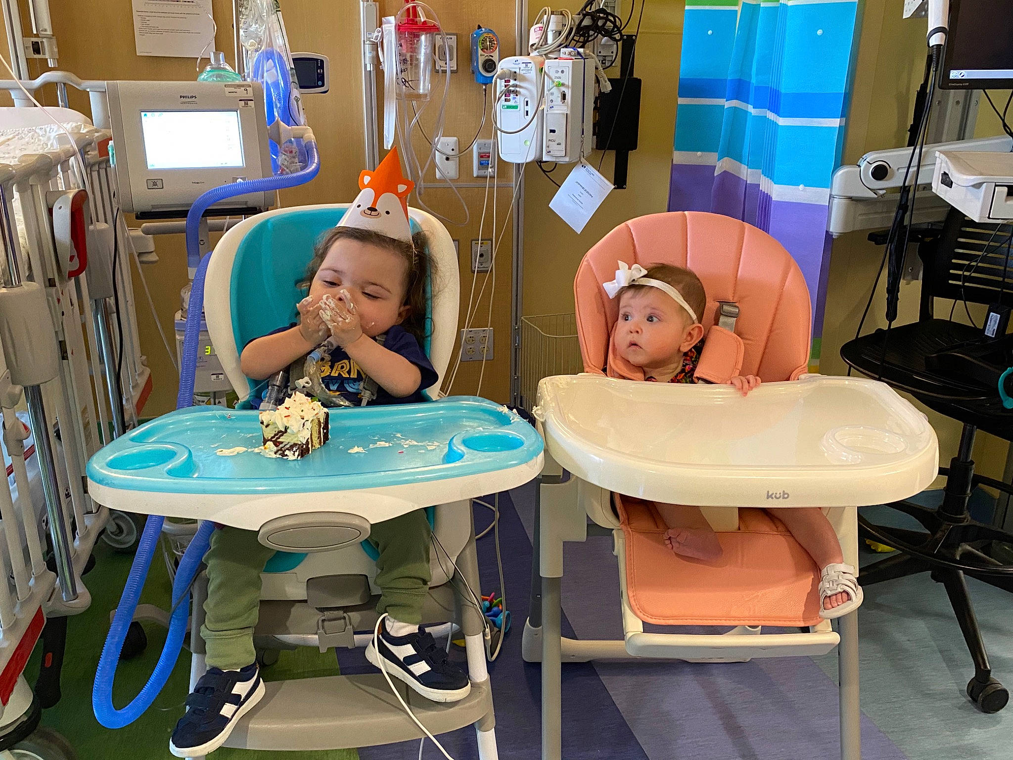 Jack is registered to the contest to win money with this photo: art, child, community, event, eyewear, fashion_design, fun, hairstyle, human, interior_design, leisure, machine, person, product, room, service, sitting, surprise, table, toddler