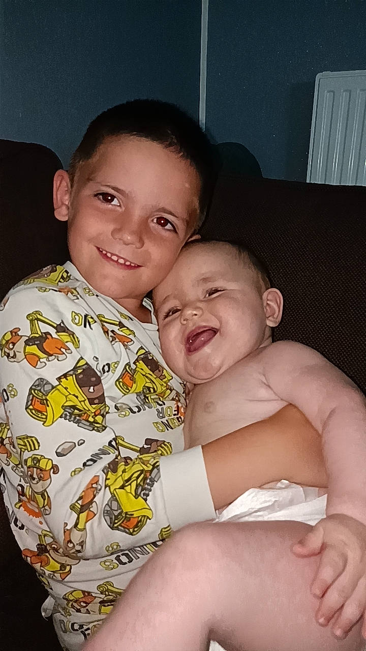 Wyllow participe au concours pour gagner de l'argent avec cette photo : cheek, chest, child, chin, comfort, eyebrow, facial_expression, finger, flash_photography, fun, gesture, happy, iris, joy, mouth, nose, person, skin, smile, stomach