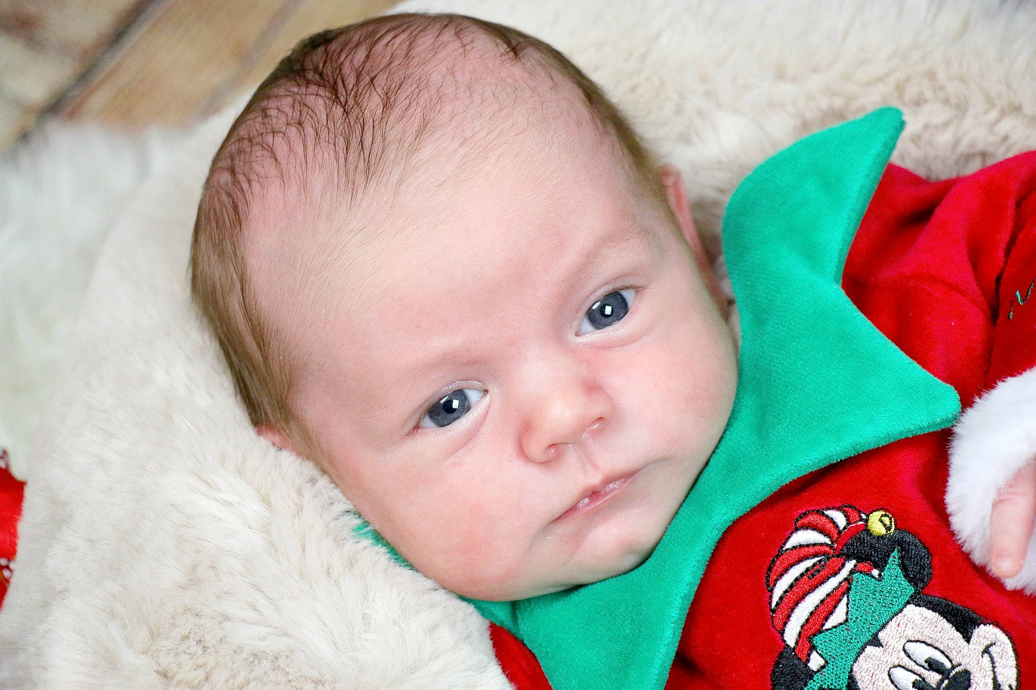 Wyllow a rejoint le concours — aidez-le/la à gagner de superbes lots ! baby, baby_toddler_clothing, cheek, child, christmas, eye, face, green, happy, head, holiday, human_body, iris, lip, nose, organ, outerwear, person, skin, smile