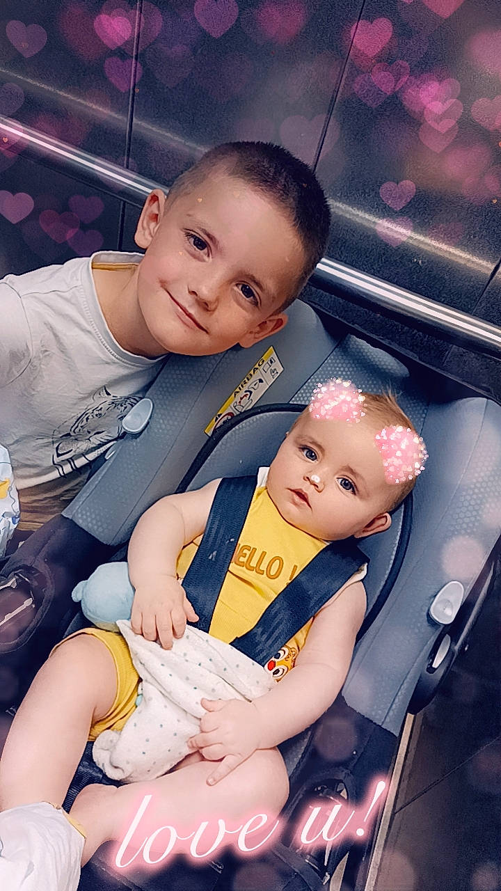 Wyatt participe au concours pour gagner de l'argent avec cette photo : baby, baby_products, baby_toddler_clothing, beauty, cheek, child, comfort, facial_expression, finger, flash_photography, fun, happy, joy, lap, person, sitting, skin, smile, thigh, thumb