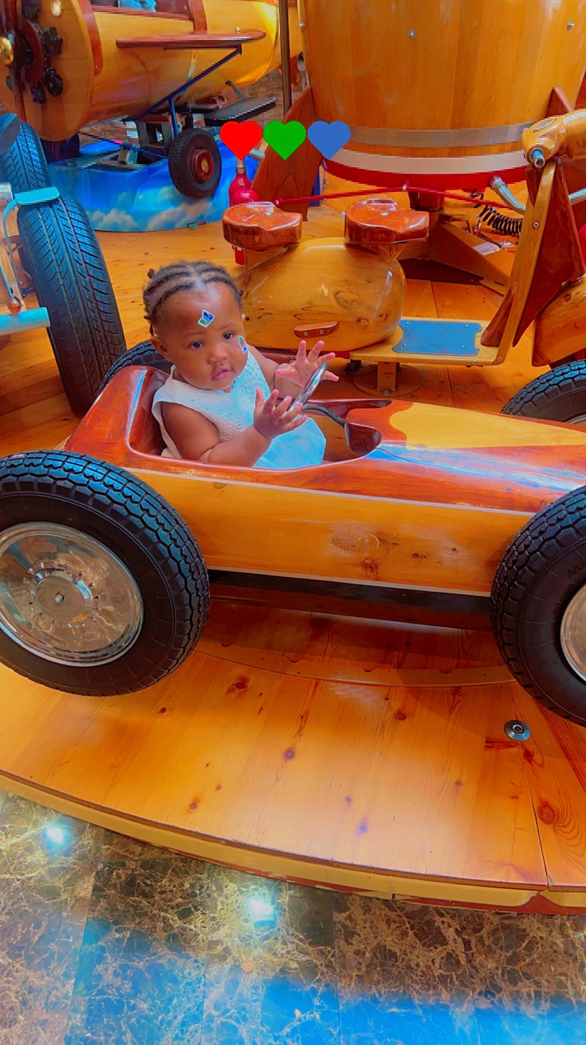 Aminata participe au concours pour gagner de l'argent avec cette photo : auto_part, automotive_design, automotive_exterior, automotive_tire, automotive_wheel_system, bumper, car, fender, fun, mode_of_transport, motor_vehicle, person, riding_toy, rim, synthetic_rubber, tire, toy, tread, vehicle, wheel