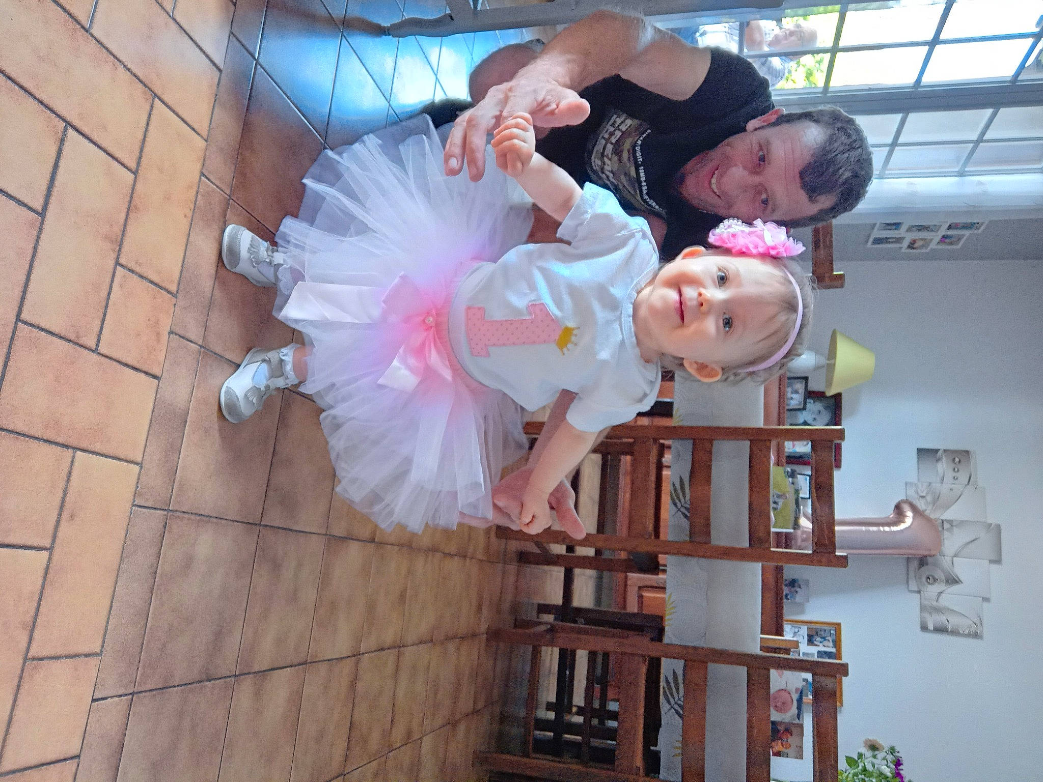 Melina a rejoint le concours — aidez-le/la à gagner de superbes lots ! baby, ballet_tutu, beauty, child, cosplay, costume, dress, event, fashion_design, flooring, fun, fur, happy, head, headpiece, joy, magenta, person, pink, room