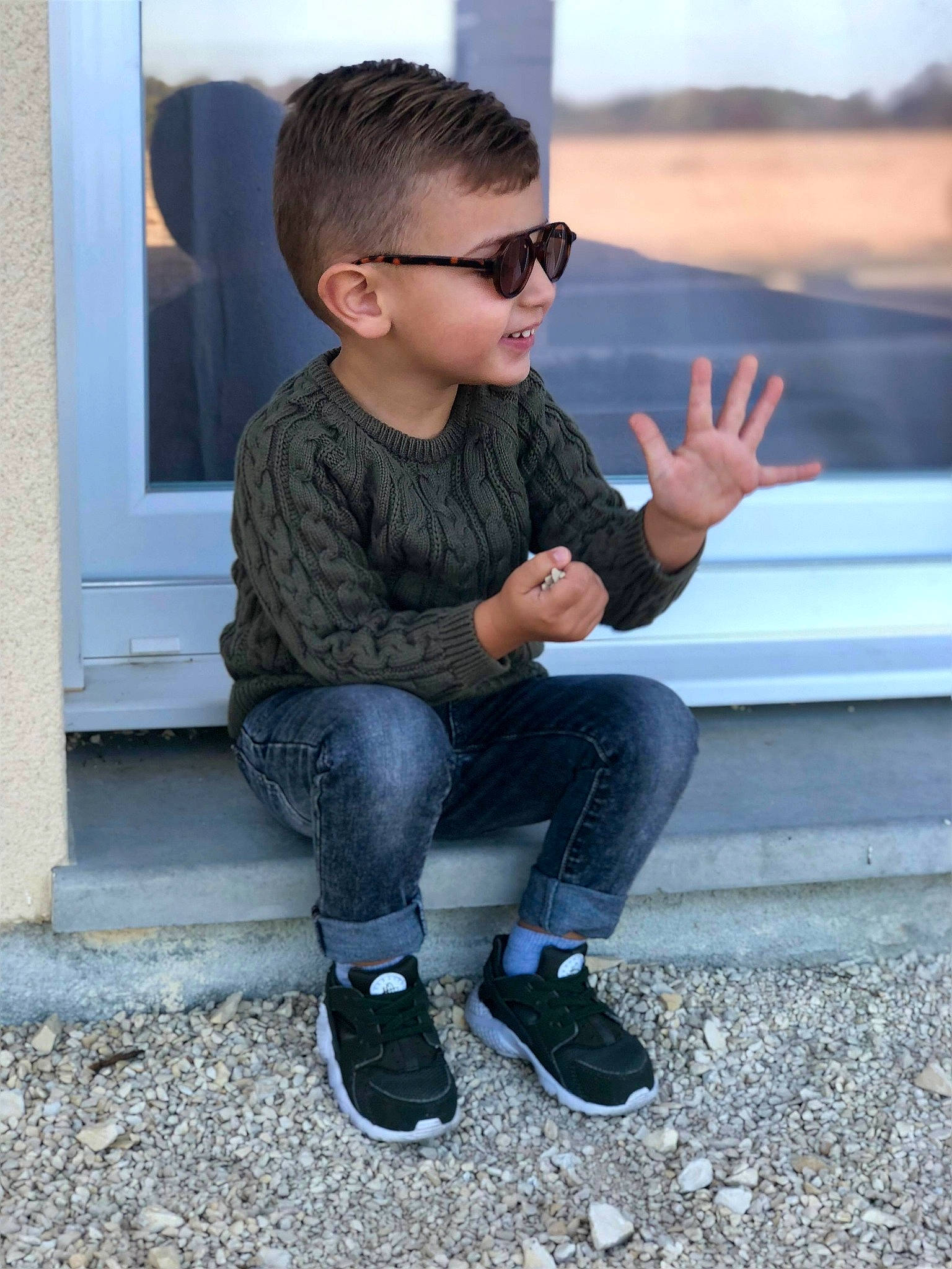 Rubenn a rejoint le concours — aidez-le/la à gagner de superbes lots ! boy, child, cool, denim, eyewear, fun, glasses, jeans, outerwear, person, shoe, sitting, sleeve, standing, sunglasses, trousers, vision_care