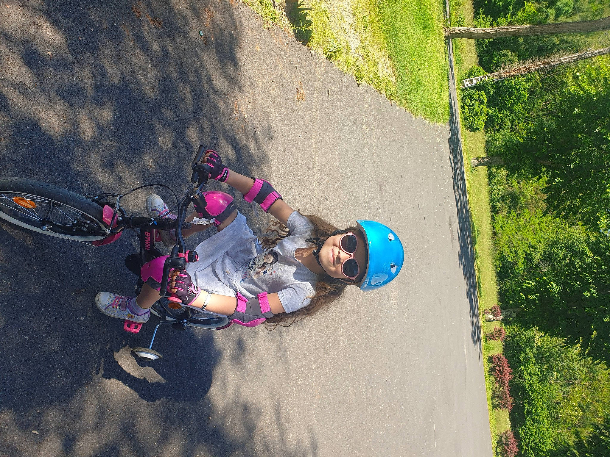 Mathilda participe au concours pour gagner de l'argent avec cette photo : adventure, extreme_sport, fun, headwear, joy, person, recreation, vehicle