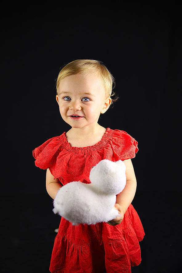 Layana participe au concours pour gagner de l'argent avec cette photo : baby, baby_toddler_clothing, cheek, child, day_dress, dress, embellishment, event, fashion_design, flash_photography, fur, happy, joy, magenta, one_piece_garment, pattern, person, pink, ruffle, sleeve