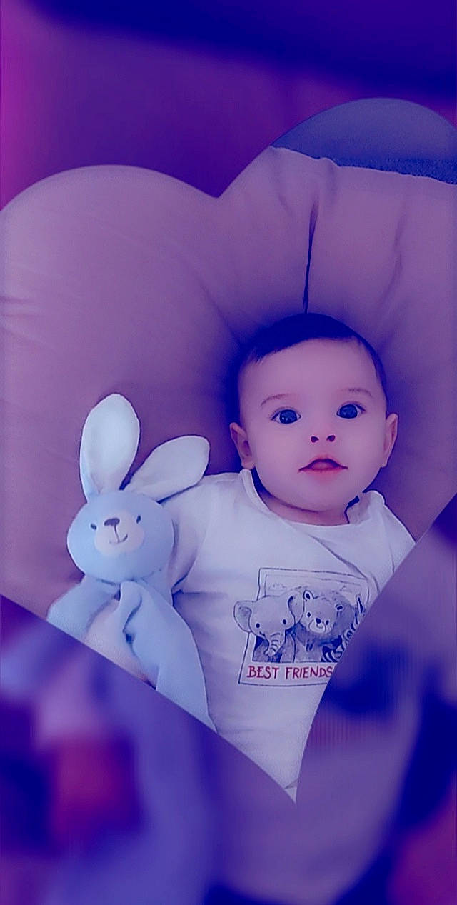 Eden participe au concours pour gagner de l'argent avec cette photo : baby, baby_toddler_clothing, child, comfort, electric_blue, event, flash_photography, font, fun, gesture, happy, magenta, organ, person, pink, purple, skin, textile, toddler, violet