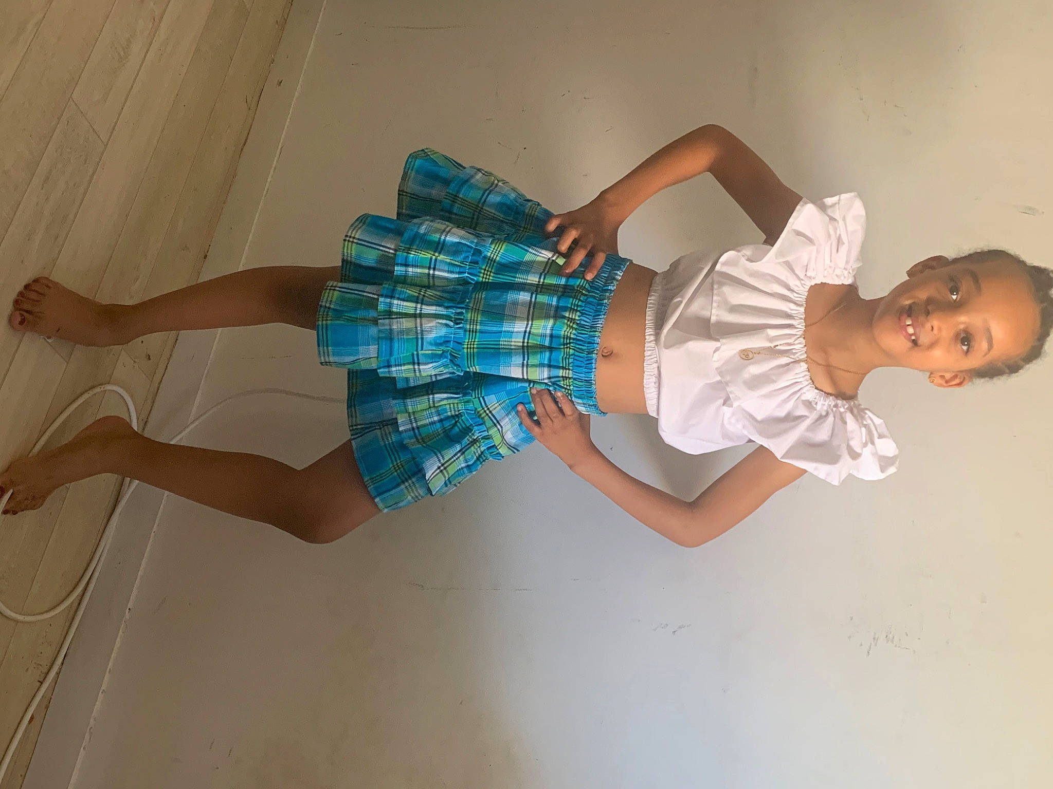 Katalyn a rejoint le concours — aidez-le/la à gagner de superbes lots ! abdomen, comfort, day_dress, dress, elbow, electric_blue, finger, foot, fun, human_leg, joint, joy, knee, leg, one_piece_garment, person, shoulder, sock, thigh, trunk