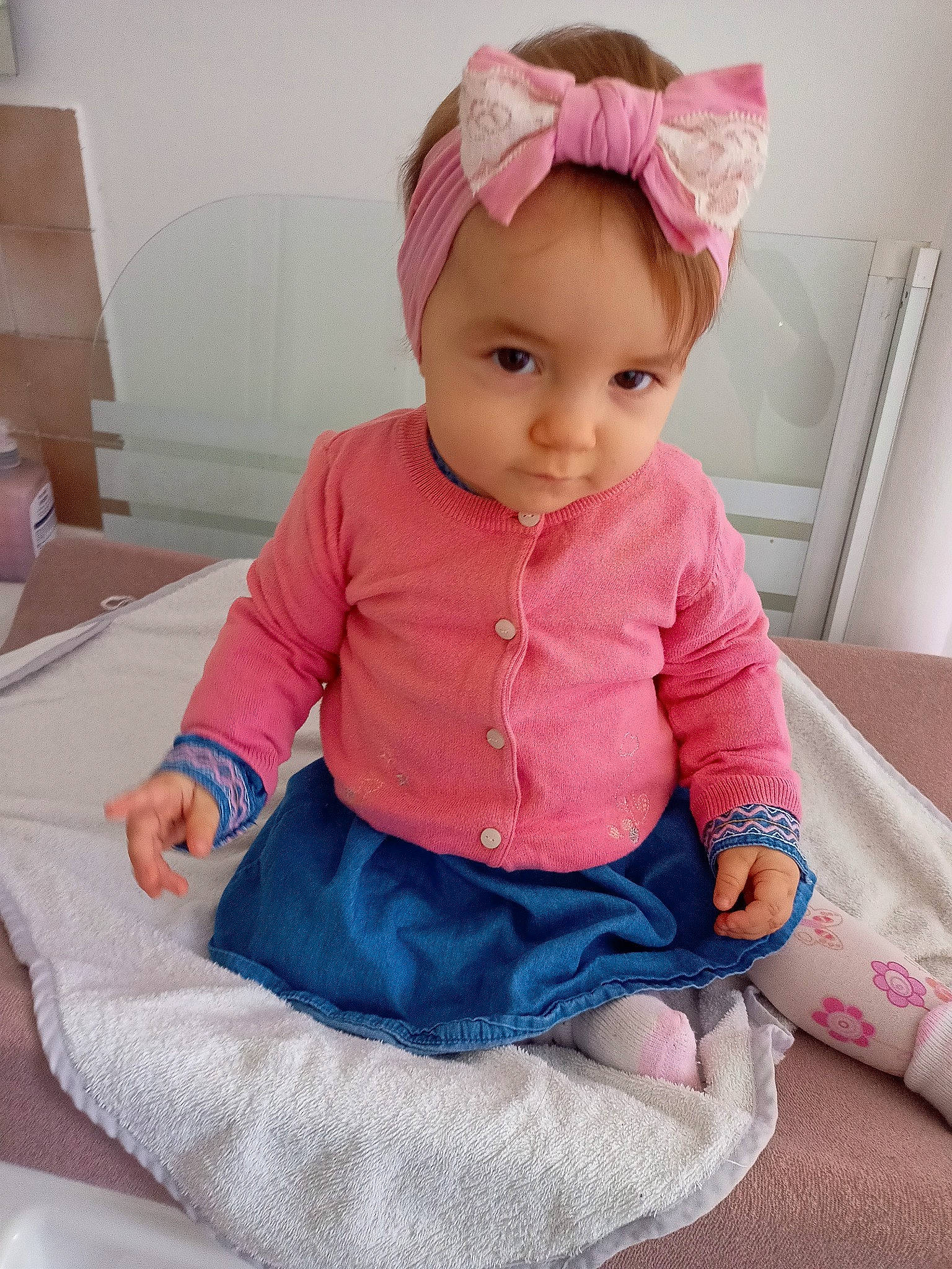 Laora a rejoint le concours — aidez-le/la à gagner de superbes lots ! arm, baby, baby_toddler_clothing, cap, cheek, comfort, dress, human_body, knee, lip, magenta, neck, person, pink, purple, shipping_box, skin, sleeve, t_shirt, textile