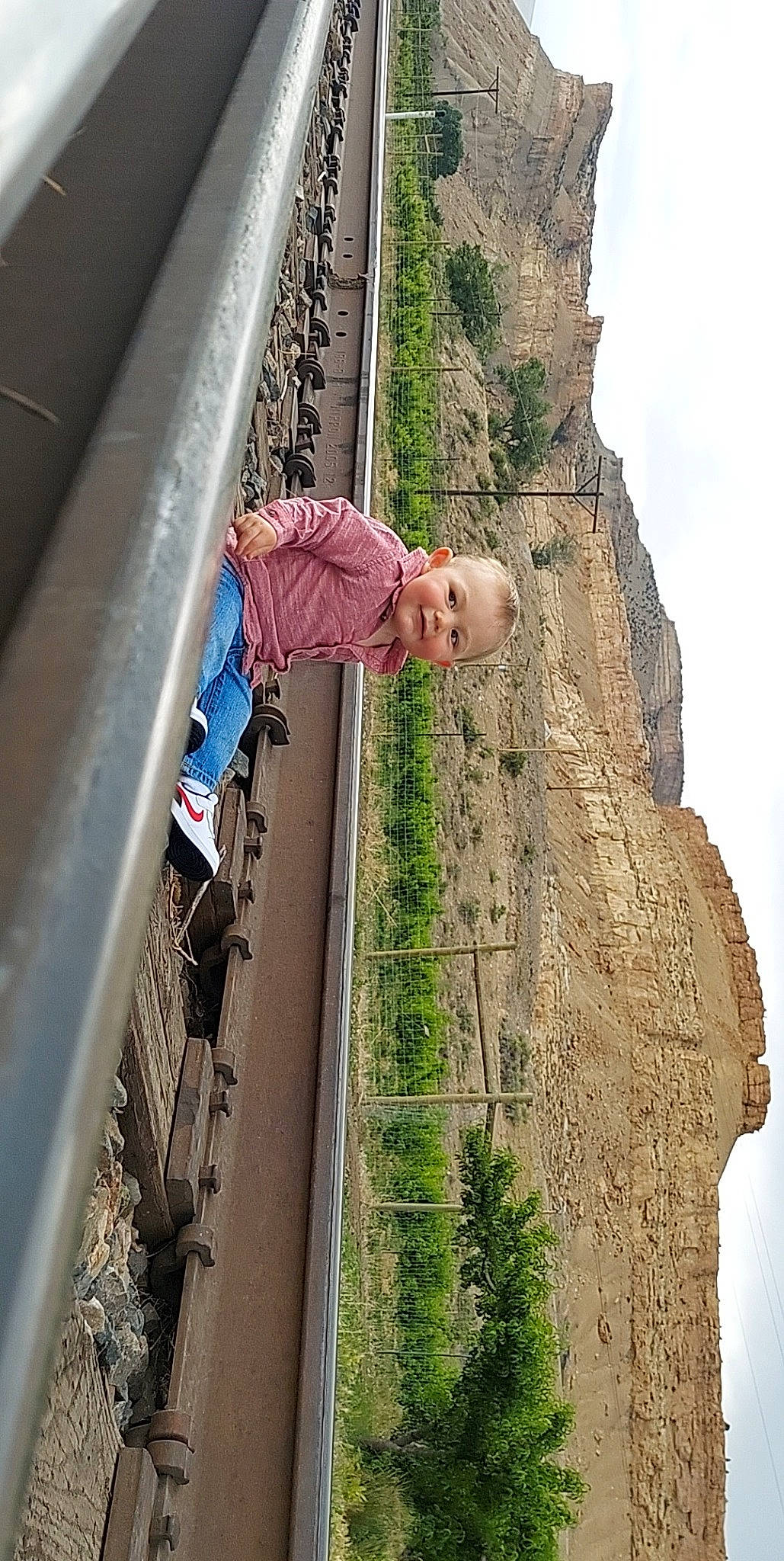 Waelynn is registered to the contest to win money with this photo: cloud, concrete, facade, grass, jeans, joy, landscape, leisure, line, person, plant, recreation, rock, sky, sport_climbing, t_shirt, track, train, travel, tree