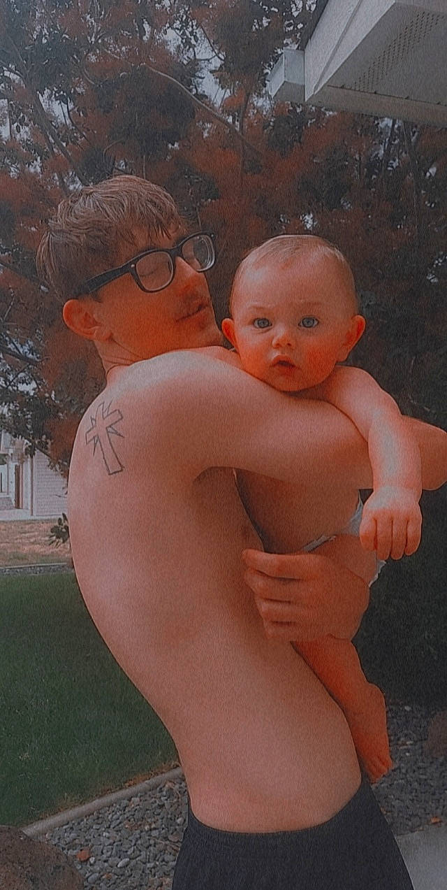 Waelynn joined the competition — help win amazing prizes! arm, baby, chest, finger, gesture, glasses, grass, hairstyle, hand, happy, human_body, joint, muscle, person, pink, plant, shoulder, skin, stomach, surprise