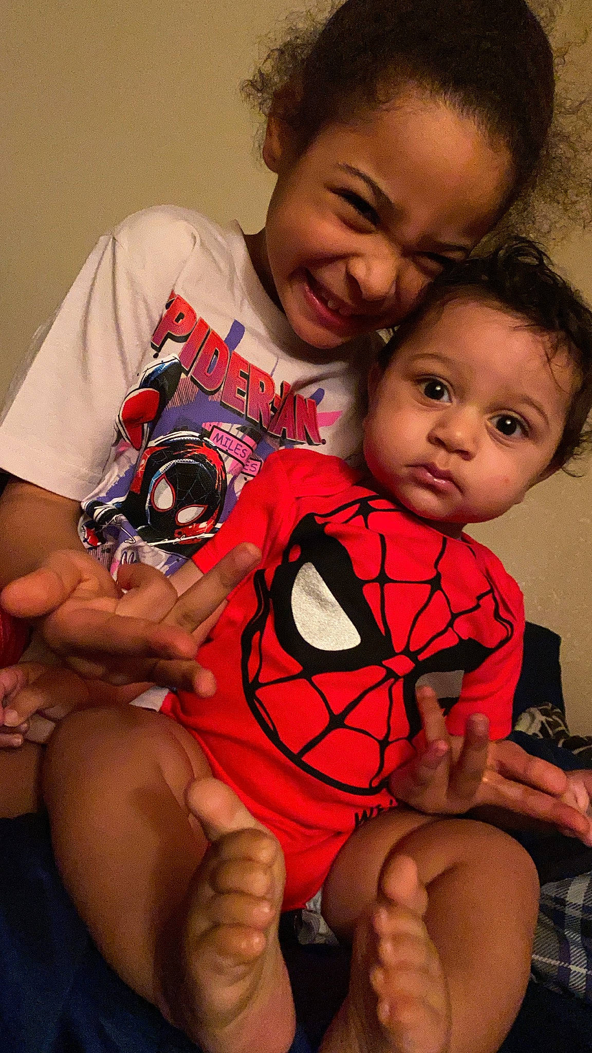 Cairo is registered to the contest to win money with this photo: cheek, comfort, eye, finger, fun, gesture, hair, hand, happy, iris, mouth, muscle, organ, person, red, skin, smile, spider_man, thigh, thumb