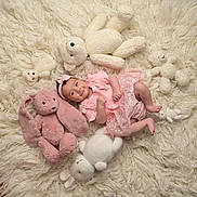 Julia a rejoint le concours — aidez-le/la à gagner de superbes lots ! baby, bunny, child, comfortable, cozy, cute, floor, happy, headband, indoors, infant, lying_down, pink_dress, playful, plush_toys, portrait, smiling, soft_texture, stuffed_animals, white_rug