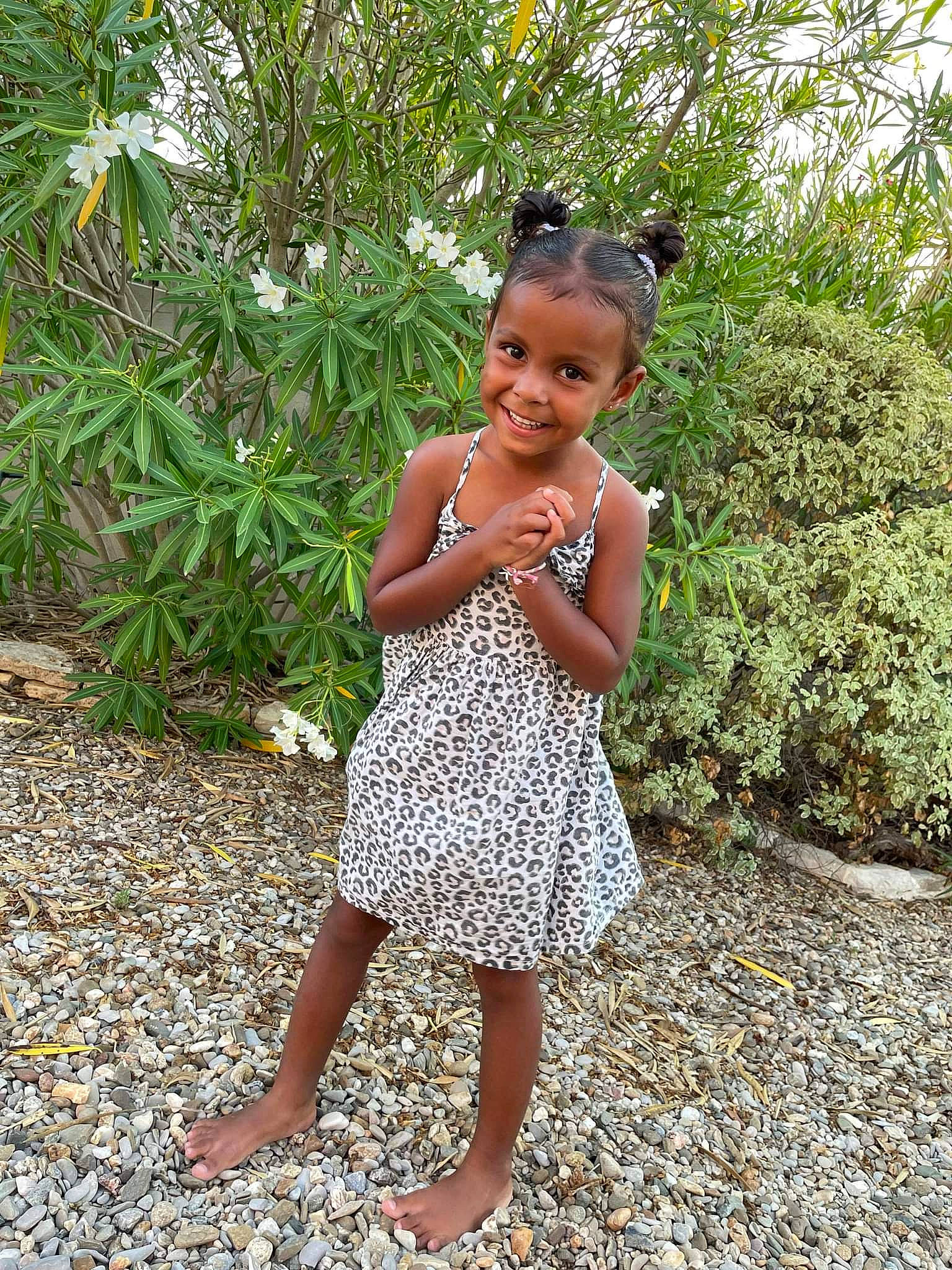 Layana participe au concours pour gagner de l'argent avec cette photo : barefoot, botany, day_dress, dress, fawn, foot, grass, grass_family, happy, joy, leisure, one_piece_garment, pattern, people_in_nature, person, plant, sandal, smile, toddler, tree