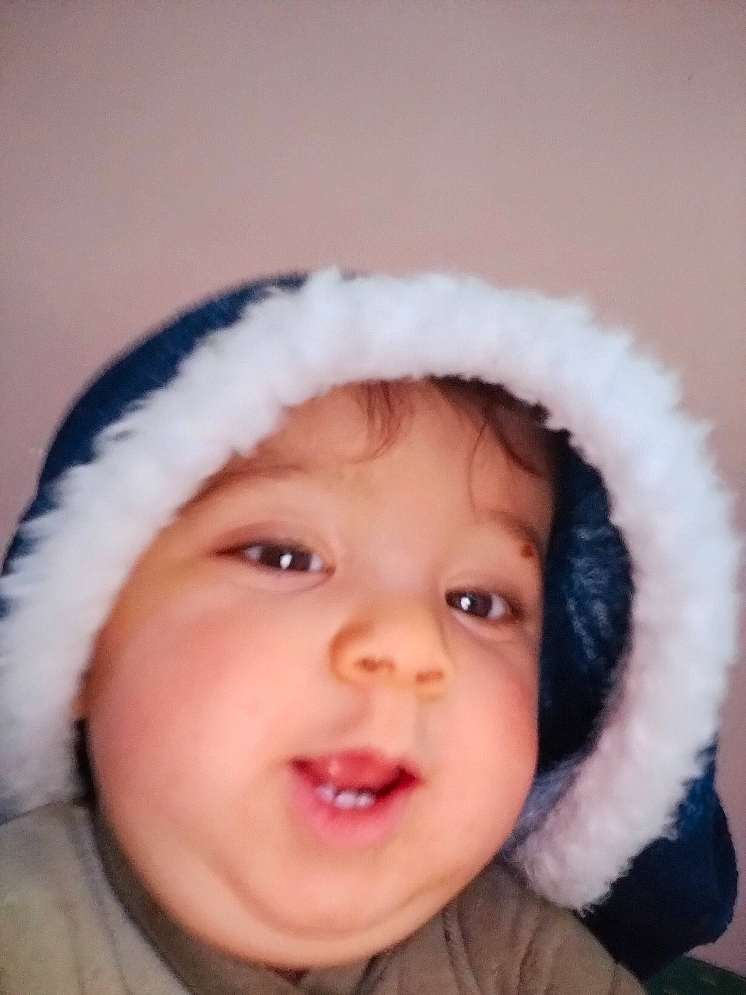 Ayoub a rejoint le concours — aidez-le/la à gagner de superbes lots ! baby, cap, cheek, ear, eye, eyebrow, eyelash, face, fun, fur_clothing, happy, headgear, headwear, iris, knit_cap, lip, nose, person, skin, smile