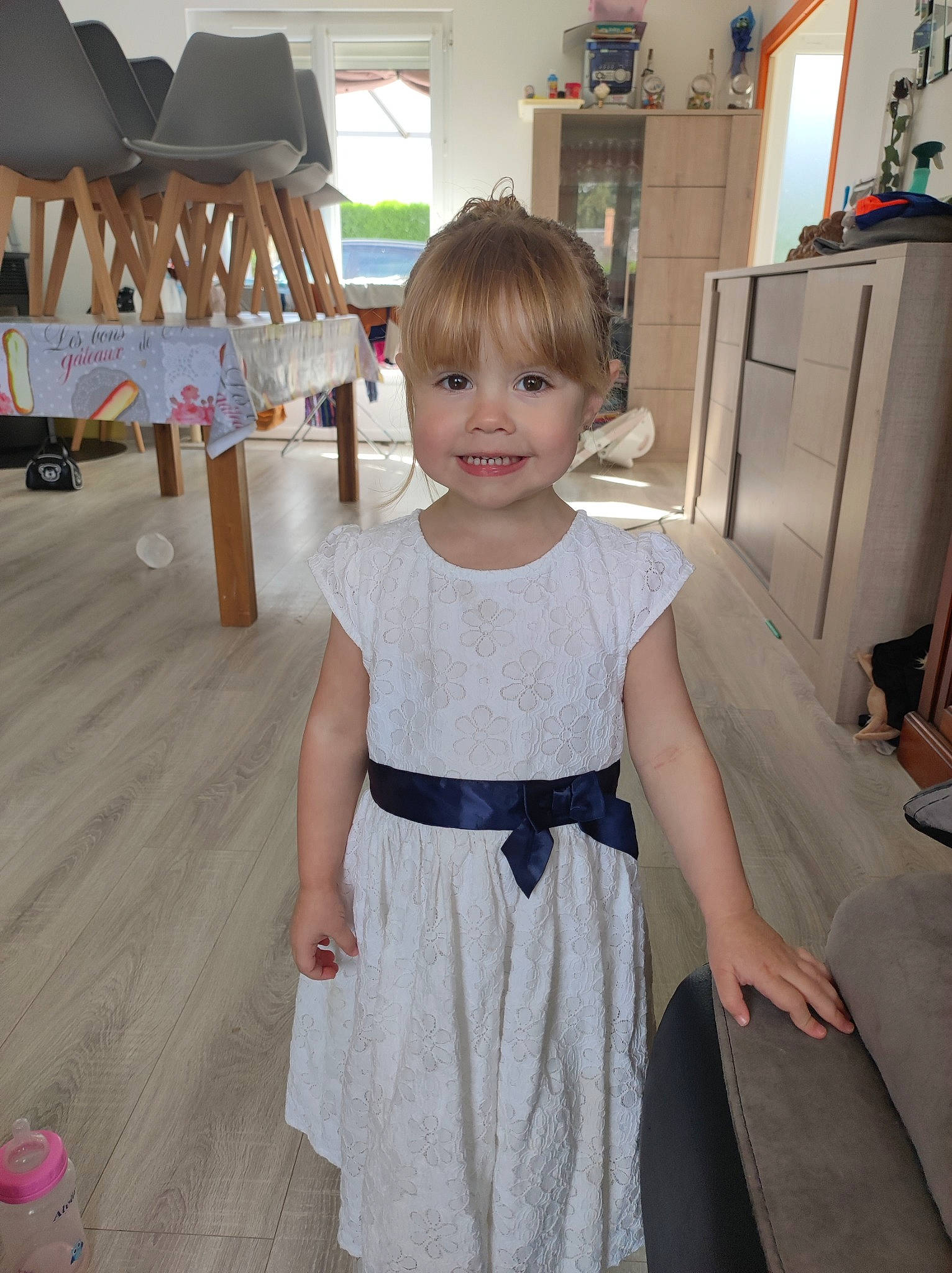 Aria a rejoint le concours — aidez-le/la à gagner de superbes lots ! cabinetry, child, day_dress, dress, event, fashion, fashion_design, flooring, formal_wear, fun, hairstyle, happy, joint, joy, one_piece_garment, person, product, shoulder, sleeve, standing
