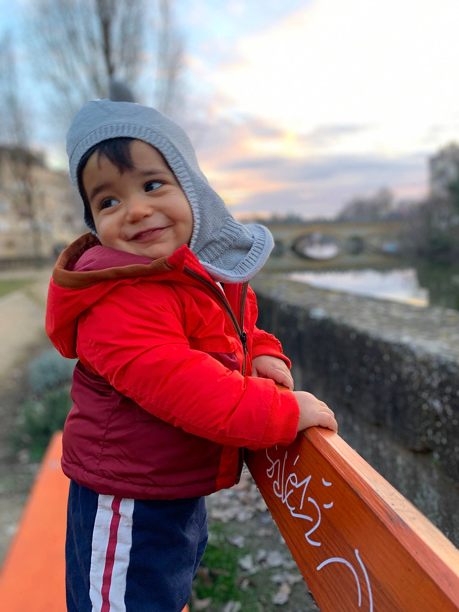 Nicolás a rejoint le concours — aidez-le/la à gagner de superbes lots ! cap, child, cloud, freezing, fun, happy, headwear, hoodie, jacket, joy, lake, leisure, people_in_nature, person, recreation, sky, smile, toddler, tourism, travel