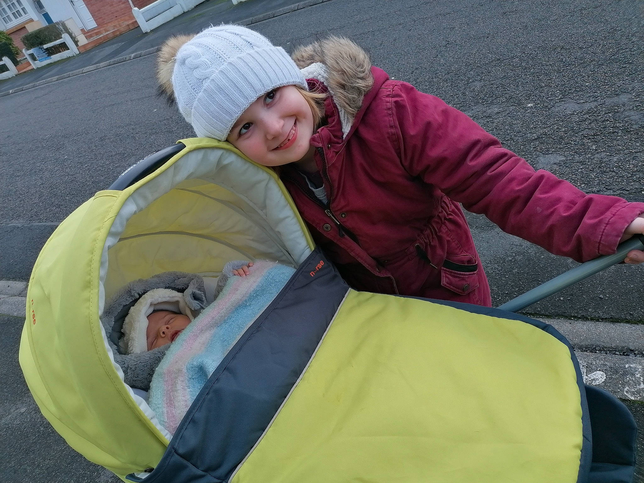 Oceane a rejoint le concours — aidez-le/la à gagner de superbes lots ! headwear, joy, person