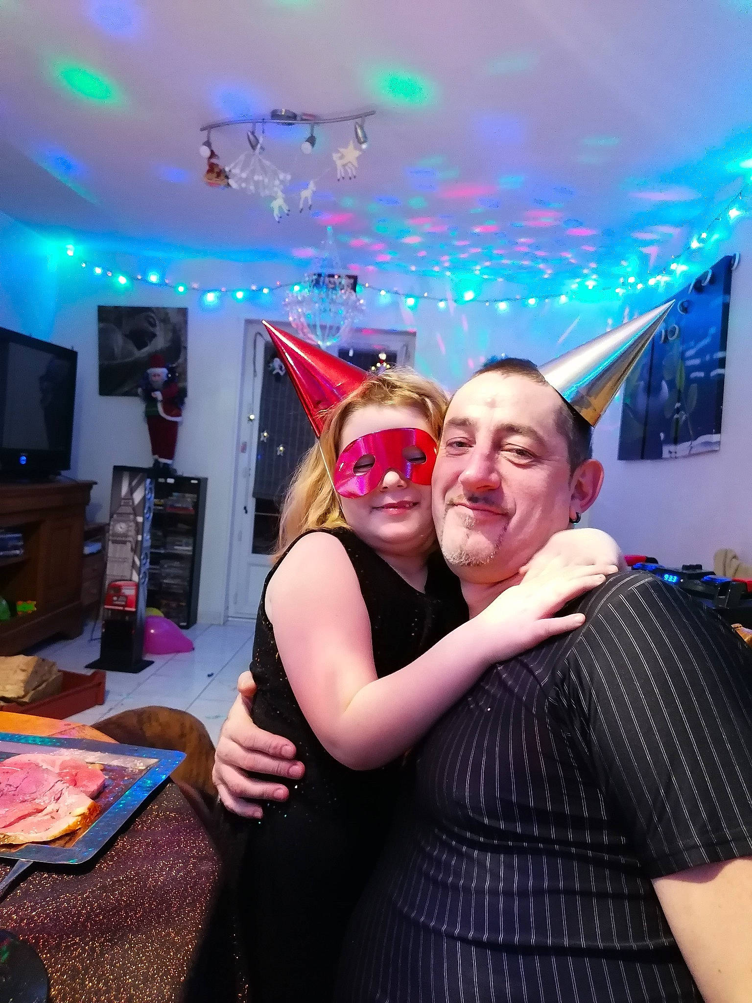 Oceane a rejoint le concours — aidez-le/la à gagner de superbes lots ! dress, event, fun, joy, magenta, party, person, photography, room