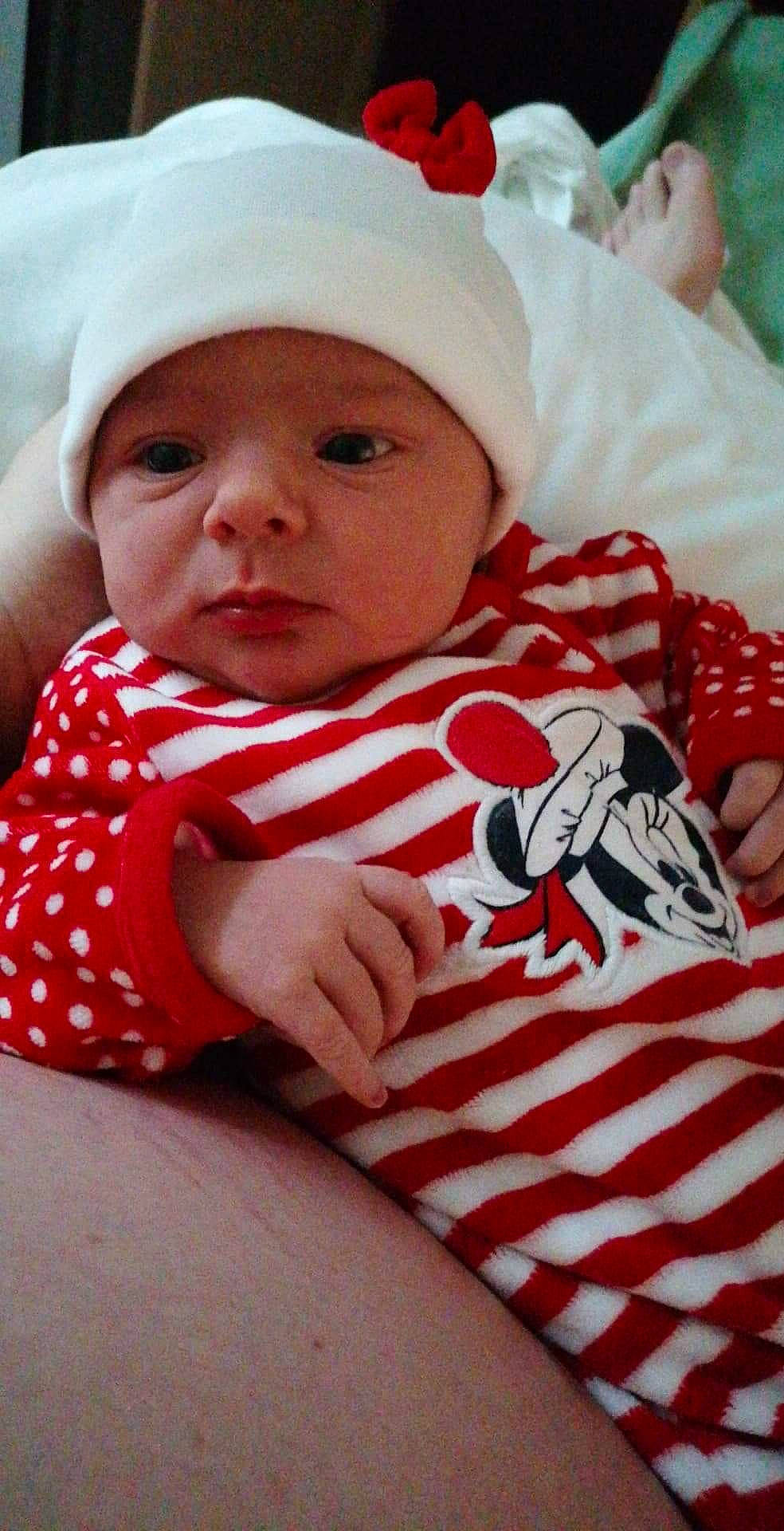 Orlane participe au concours pour gagner de l'argent avec cette photo : baby, cheek, child, headgear, headwear, linens, person, textile, toddler