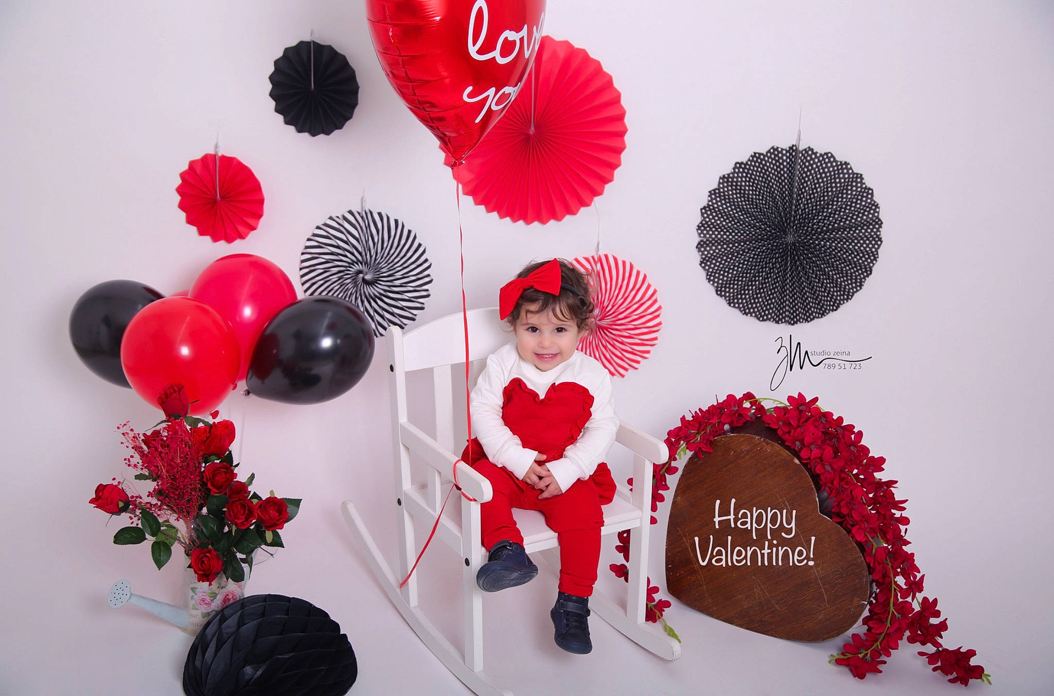 Melissa a rejoint le concours — aidez-le/la à gagner de superbes lots ! art, balloon, beauty, cap, carmine, design, event, fashion_accessory, flooring, font, happy, headwear, joy, magenta, pattern, person, petal, photograph, pink, plant