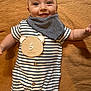 Evan participe au concours pour gagner de l'argent avec cette photo : baby, infant, smiling, striped_clothing, bib, wooden_plaque, milestone, face, eyes, arms, onesie, button, blanket, texture, cute, happy, lying_down, portrait, child, indoor
