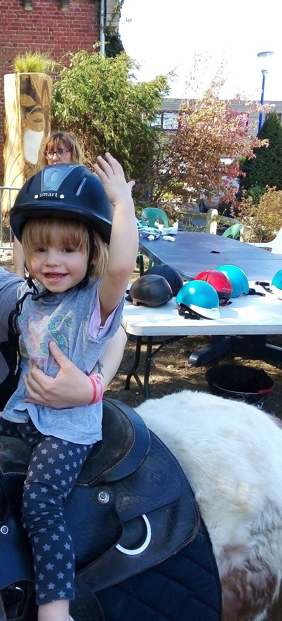 Augusta a rejoint le concours — aidez-le/la à gagner de superbes lots ! child, cool, headgear, helmet, joy, motorcycle_helmet, person, personal_protective_equipment, play, toddler